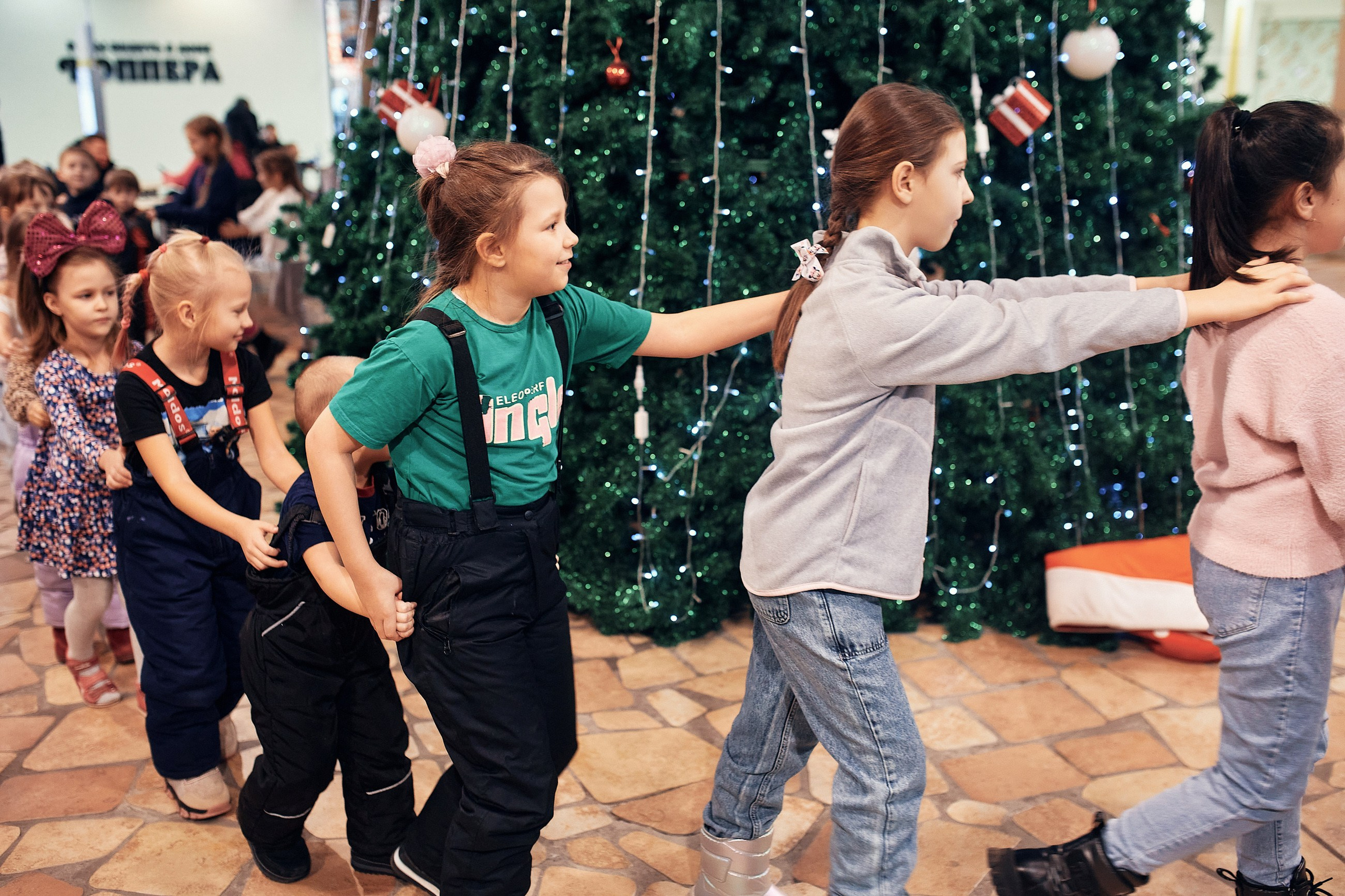 Детский новогодний праздник в ТЦ Июнь. Семейный и репортажной фотограф в Красноярске и Москве Виктор Бабинцев