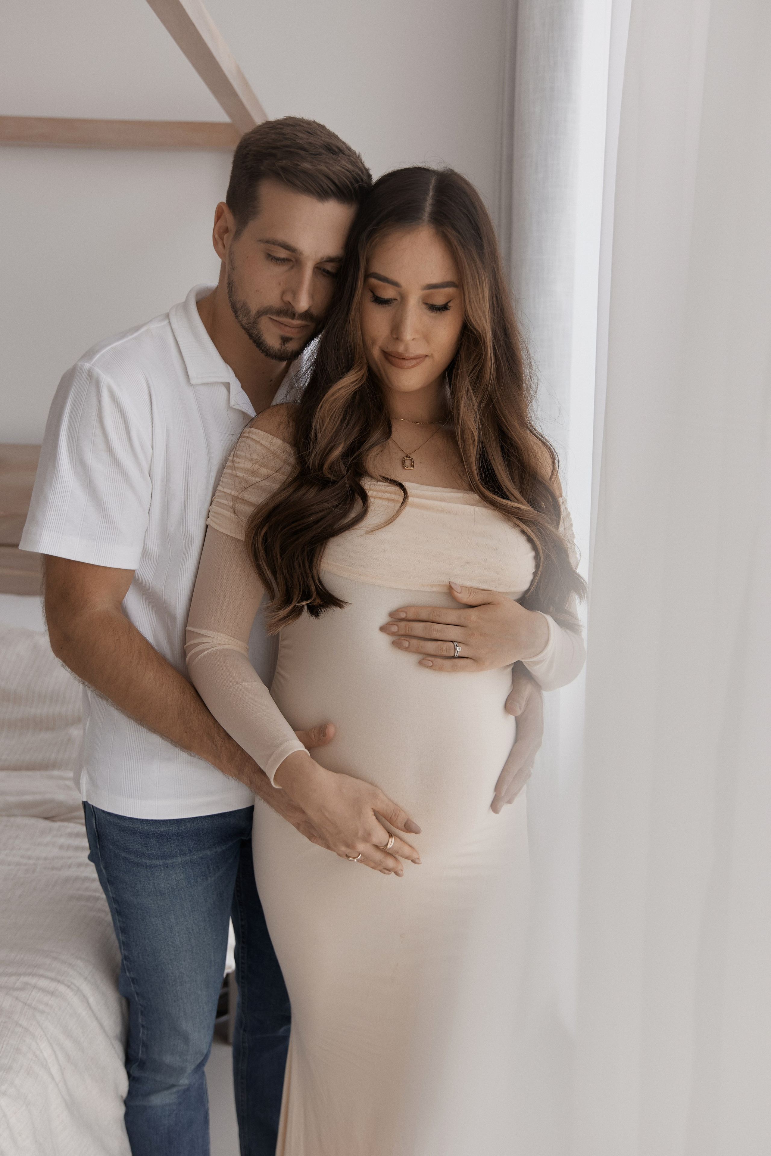Cozy Pregnancy Photoshoot Dubai | At-Home Comfort