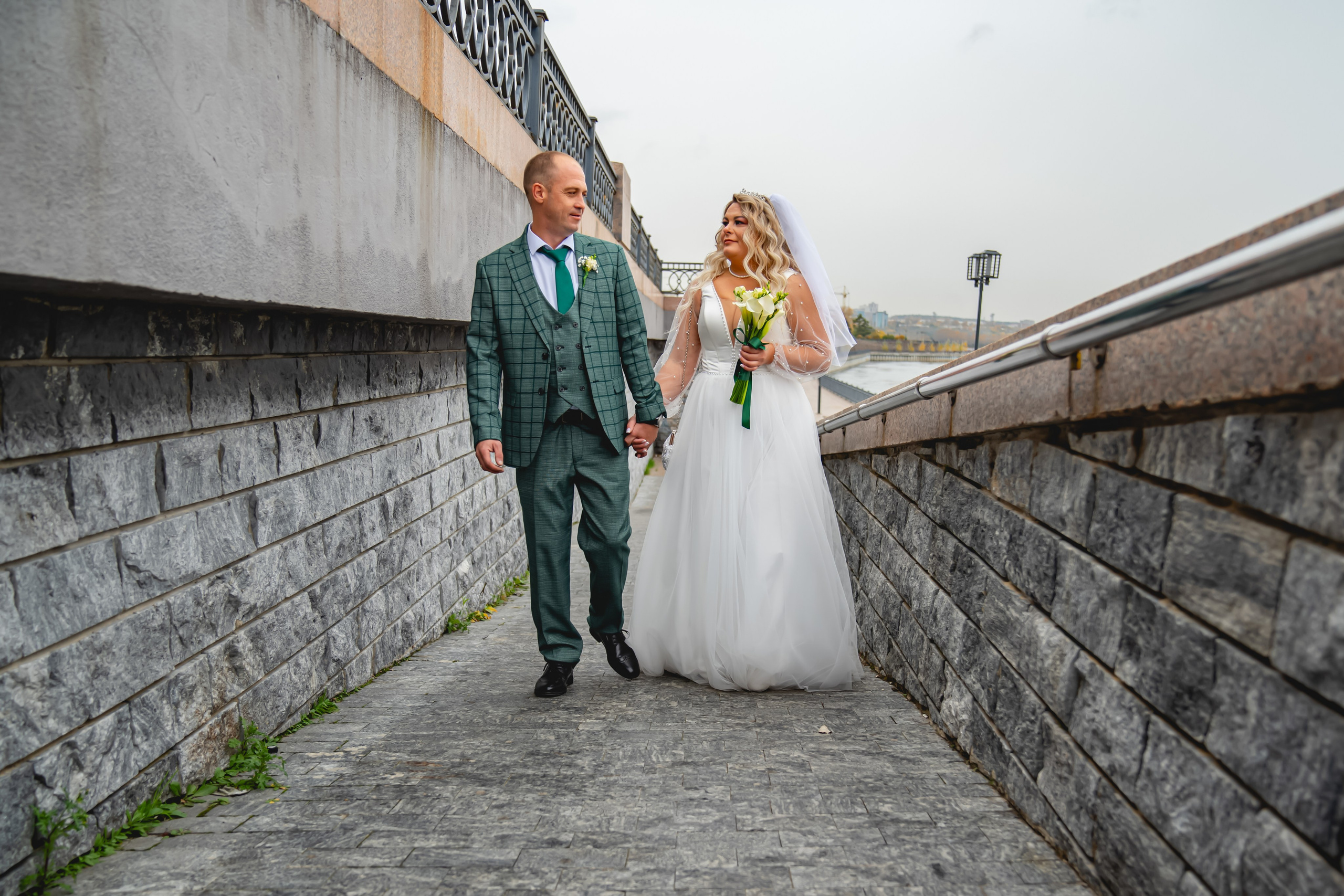 Осенняя Свадьба 2024. Занимаюсь профессиональной фотографией и живу рядом с Байкалом. Работаю в разных жанрах