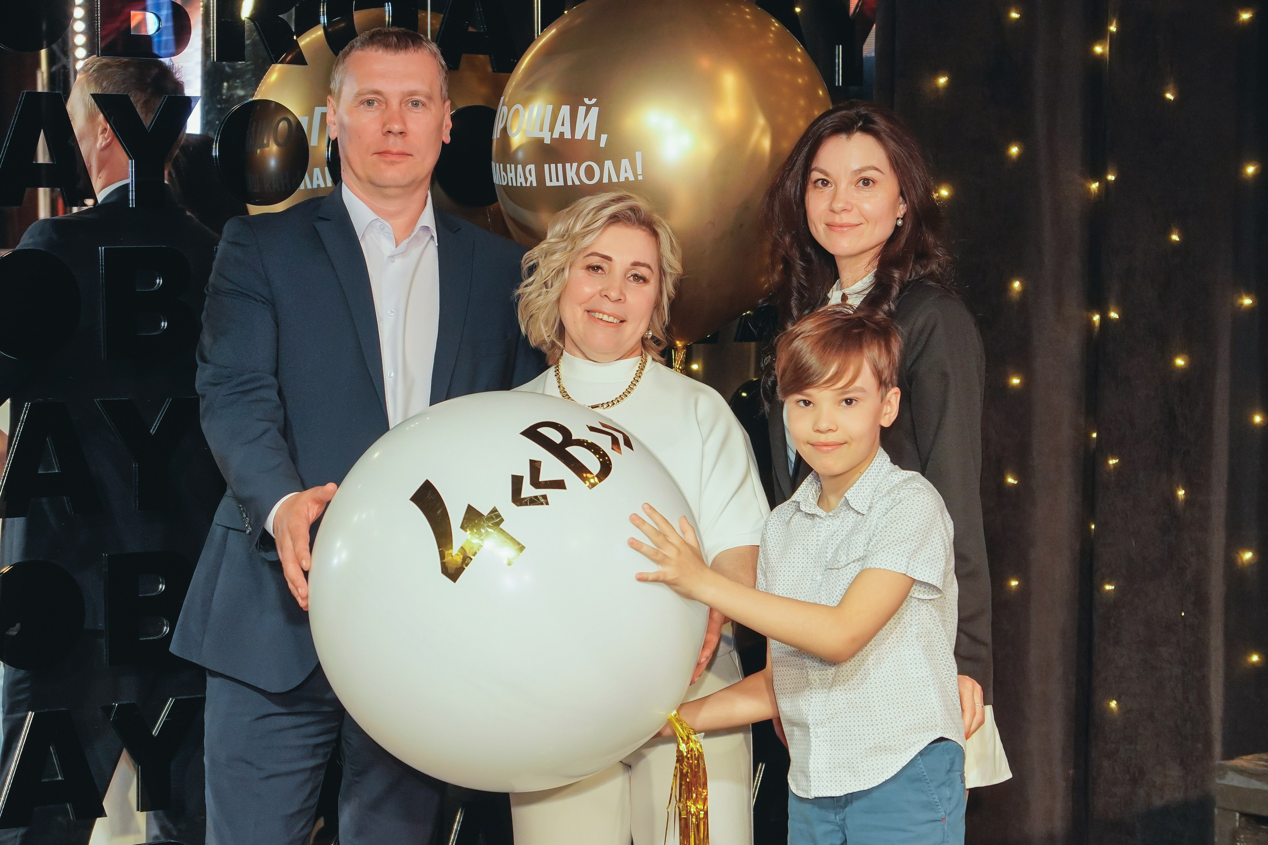 Выпускной. Занимаюсь профессиональной фотографией и живу рядом с Байкалом. Работаю в разных жанрах