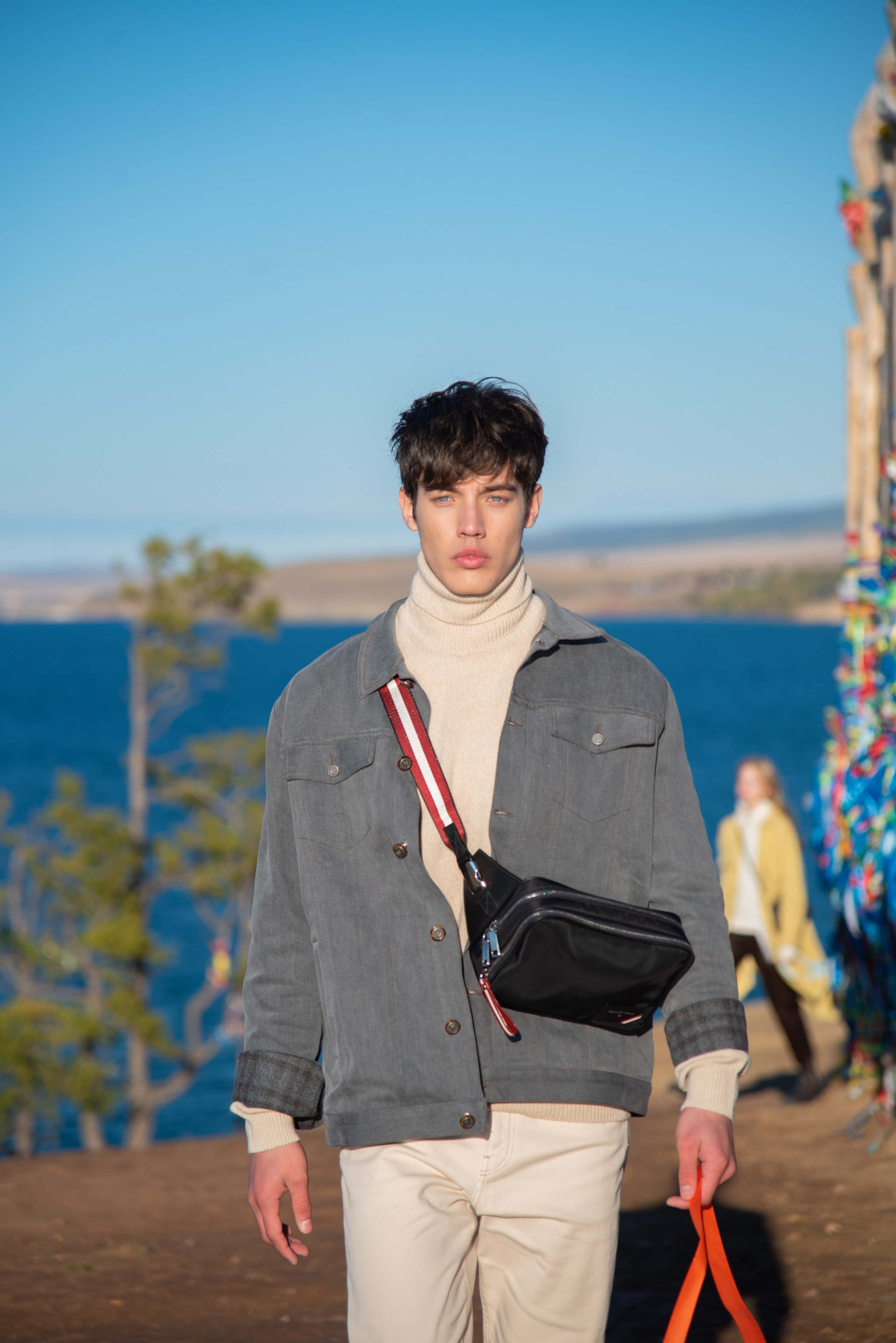 Съёмка одежды на Ольхоне. Занимаюсь профессиональной фотографией и живу рядом с Байкалом. Работаю в разных жанрах