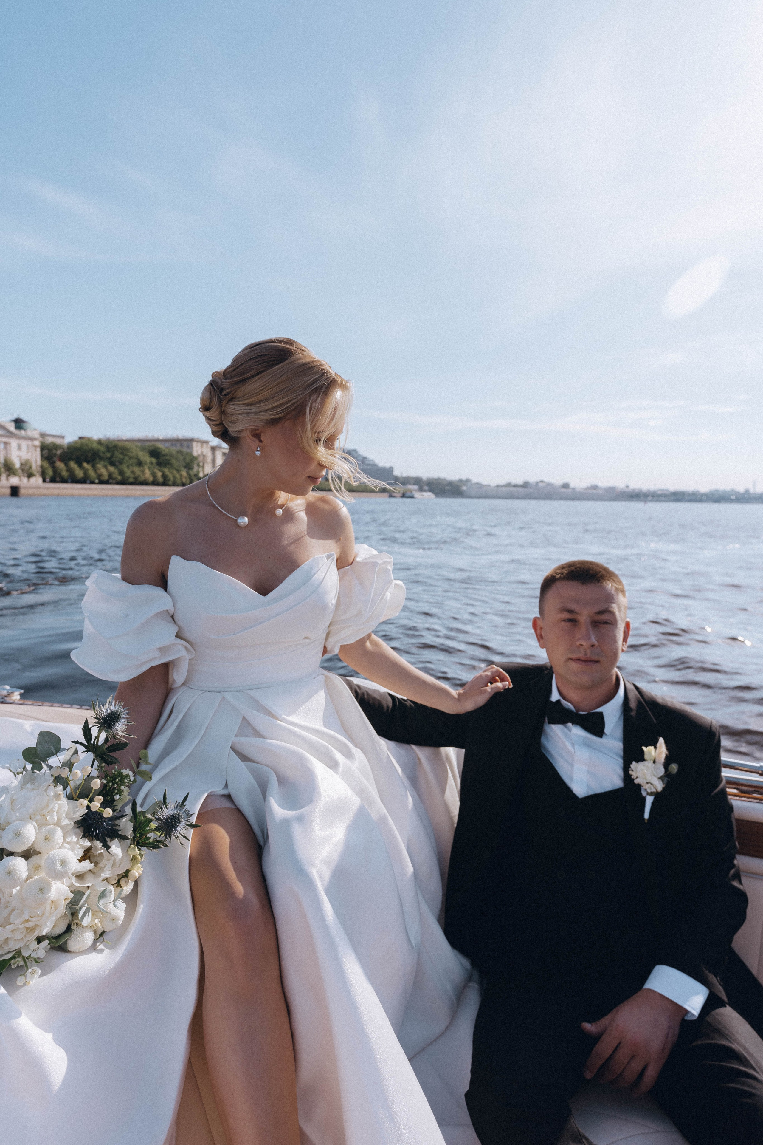 СВАДЕНБНАЯ СЬЕМКА НА КАТЕРЕ ПО КАНАЛАМ САНКТ-ПЕТЕРБУРГА И В АКВАТОРИИ НЕВЫ. Профессиональный фотограф, Санкт-Петербург — Виктория Богомолова