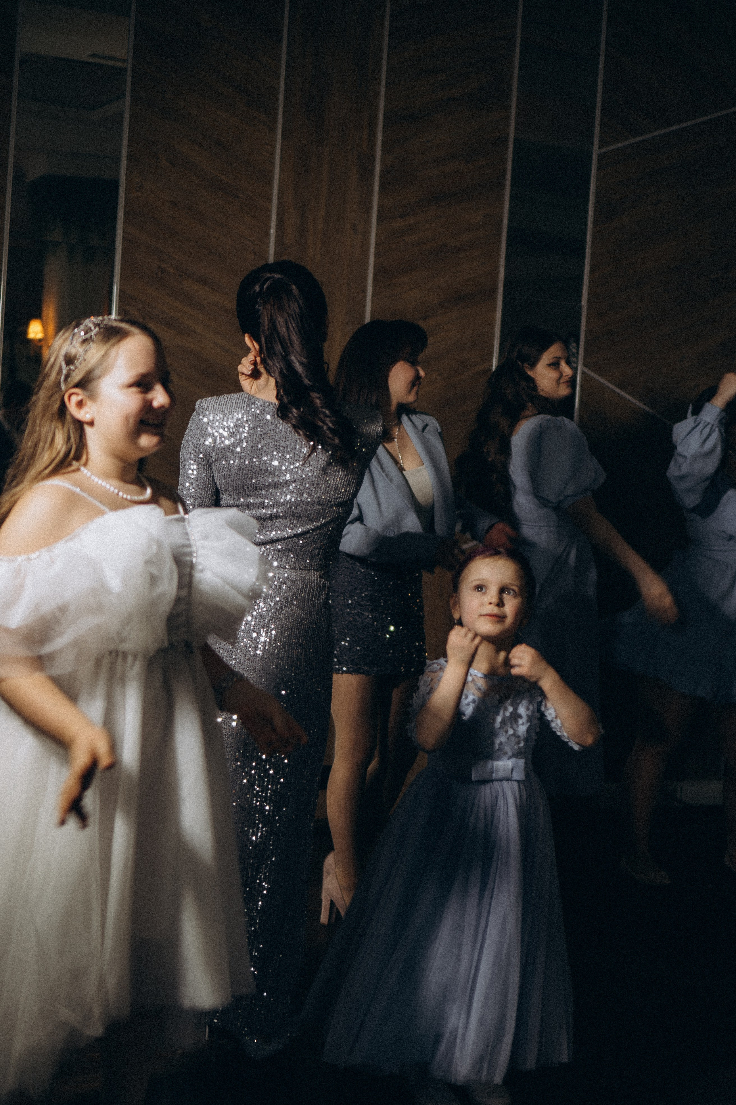 СВАДЕБНАЯ СЬЕМКА СБОРОВ В ОТЕЛЕ И ВЫЕЗД НА ЦЕРЕМОНИЮ (СНЯТО В СИБИРЕ В НИЖНЕВАРТОВСКЕ). Профессиональный фотограф, Санкт-Петербург — Виктория Богомолова