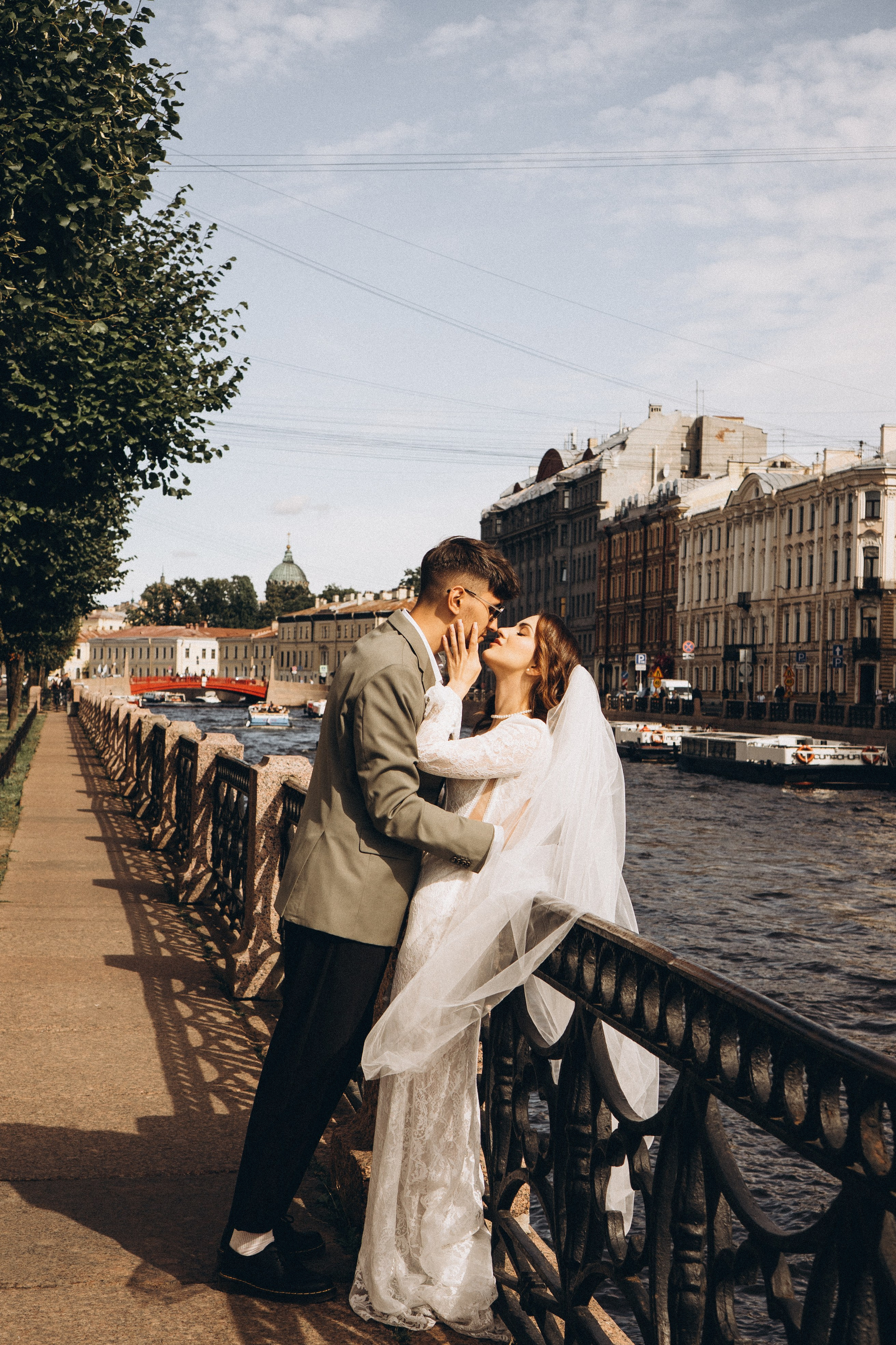 СВАДЕБНАЯ ПРОГУЛКА ВОЗЕ ИСАИКЕВСКОГО СОБОРА АСТОРИИ И ЗАКОНОДАЛЕТНОГО СОБРАНИЯ. Профессиональный фотограф, Санкт-Петербург — Виктория Богомолова