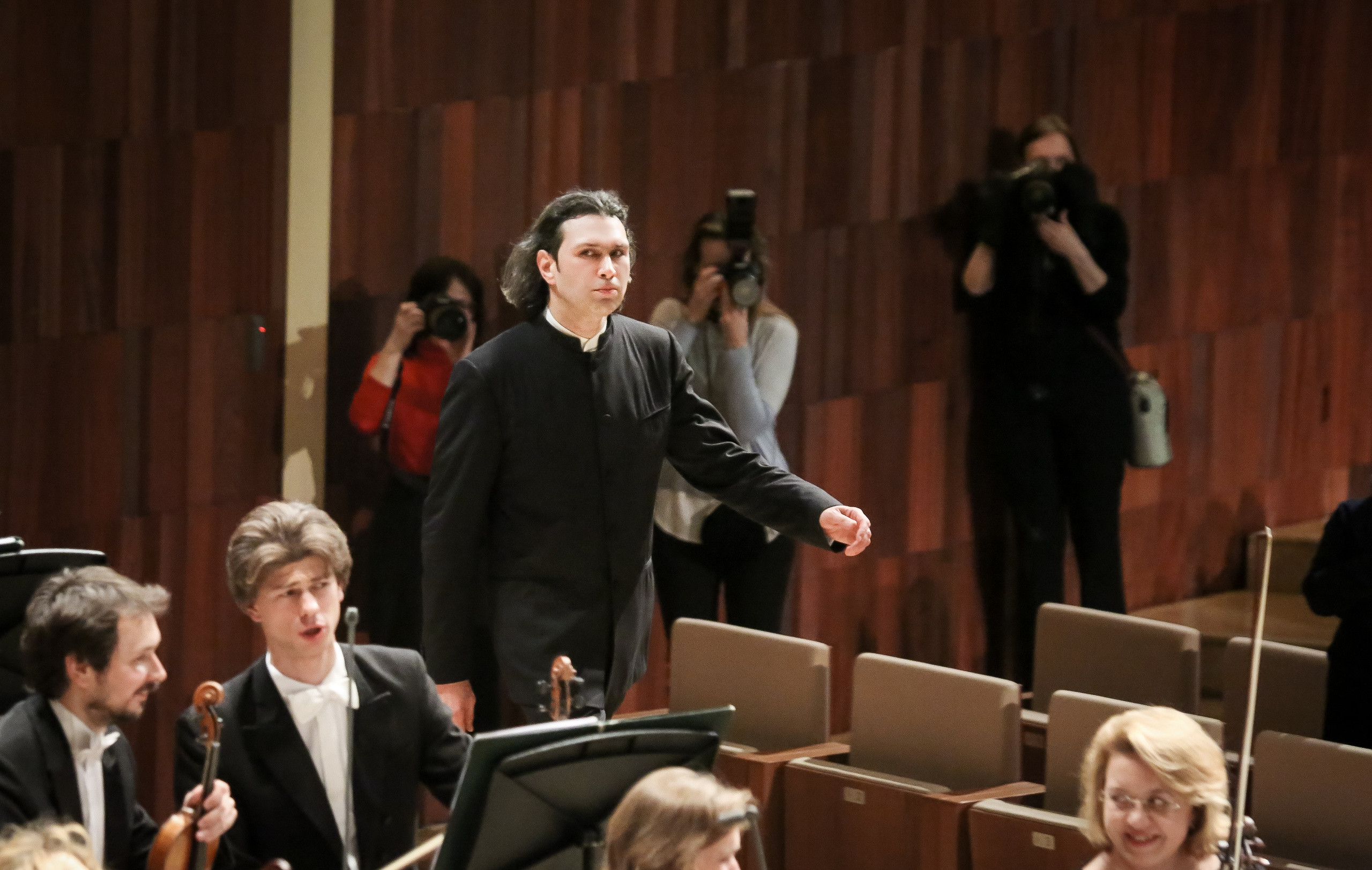 Буря и протест — Владимир Юровский сыграл Гайдна и Шостаковича в новом зале Зарядье. Дарья Письменюк / Darya Leitstern — фотограф, музыкант, журналист, путешественник