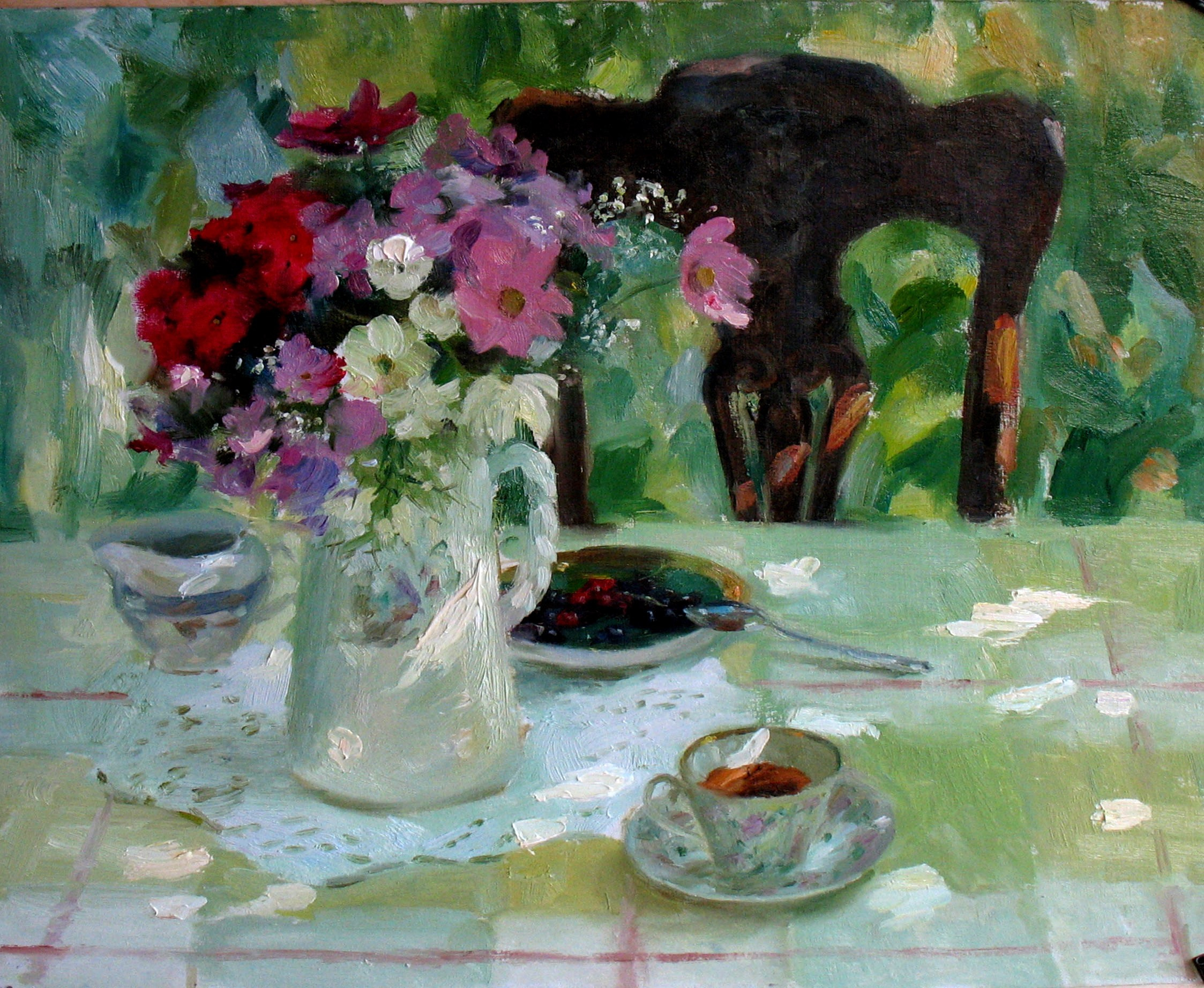 Дачный натюрморт с цветами и ягодами на солнечной террасе, выполнен маслом