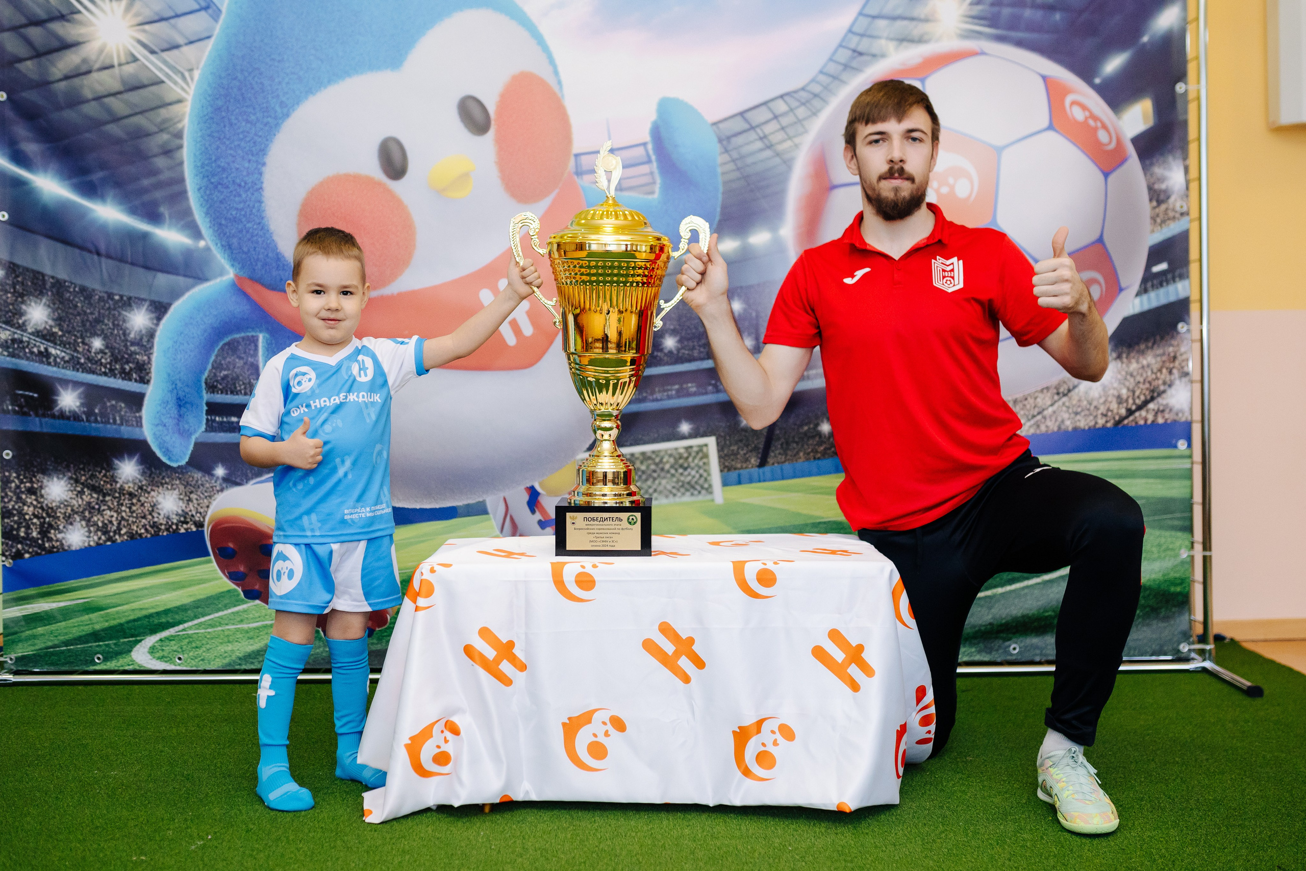 Фотосессия с кубком в детских садах г. Магнитогорска. Денис Прохоров Фотограф в г. Магнитогорск