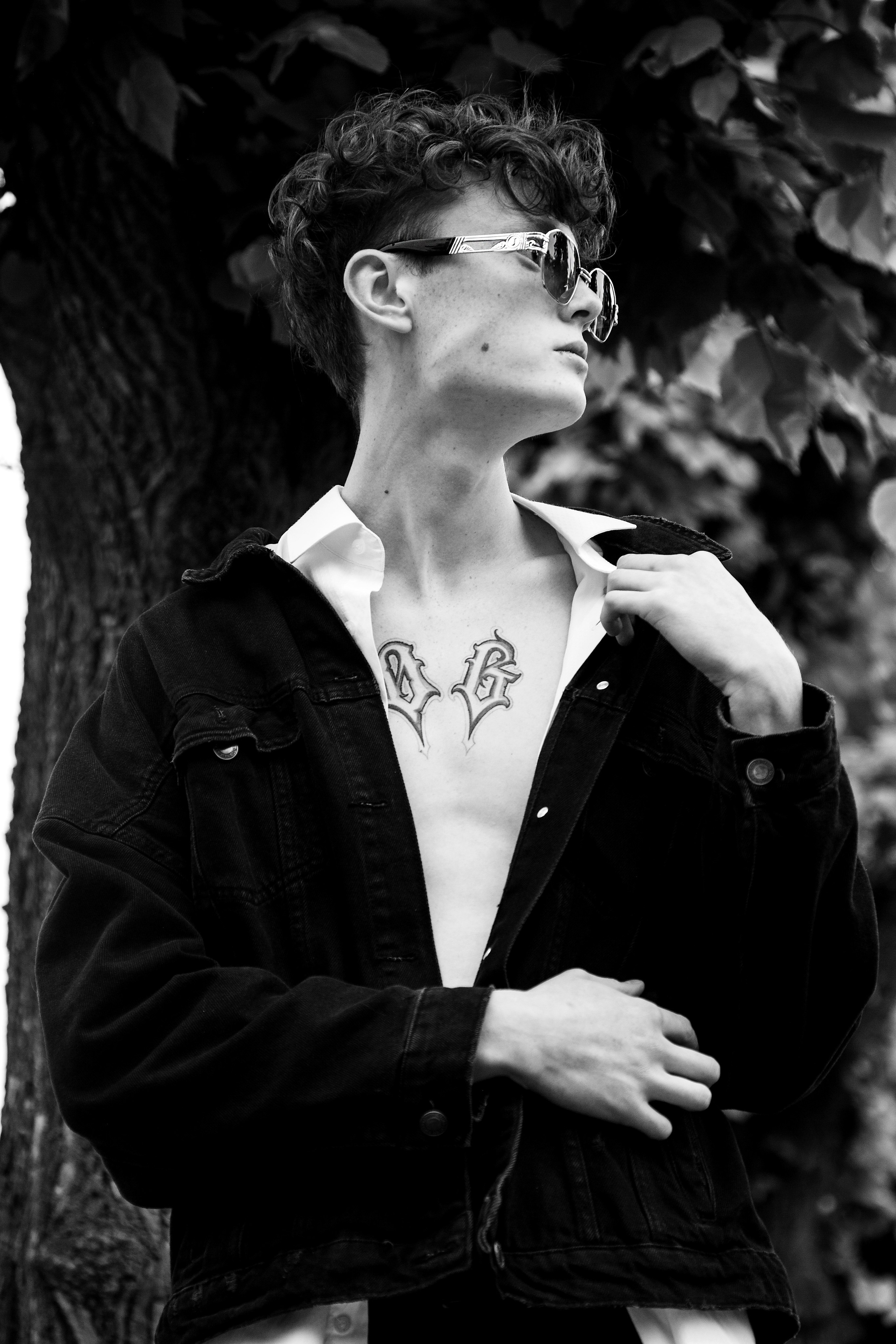 Тимур Модельные тесты — уличная прогулка ВДНХ. Портретный Студийный и уличный фотограф Москва. Индивидуальные, Семейные, Беременность, Будуар, Каталог, контент съемки для блога и бизнеса