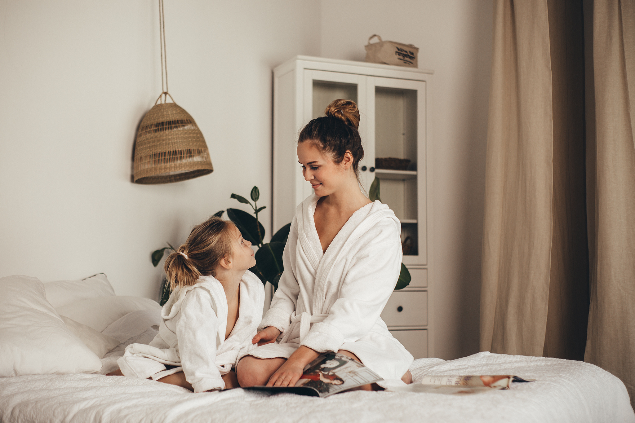 Ира и Маша, утро мамы и дочки. Семейный фотограф в Москве Марина Петра