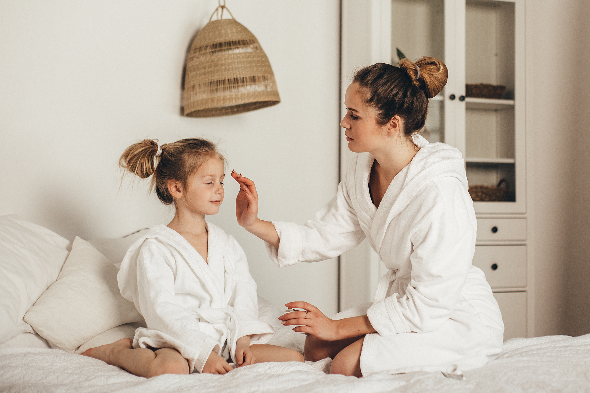 Ира и Маша, утро мамы и дочки. Семейный фотограф в Москве Марина Петра