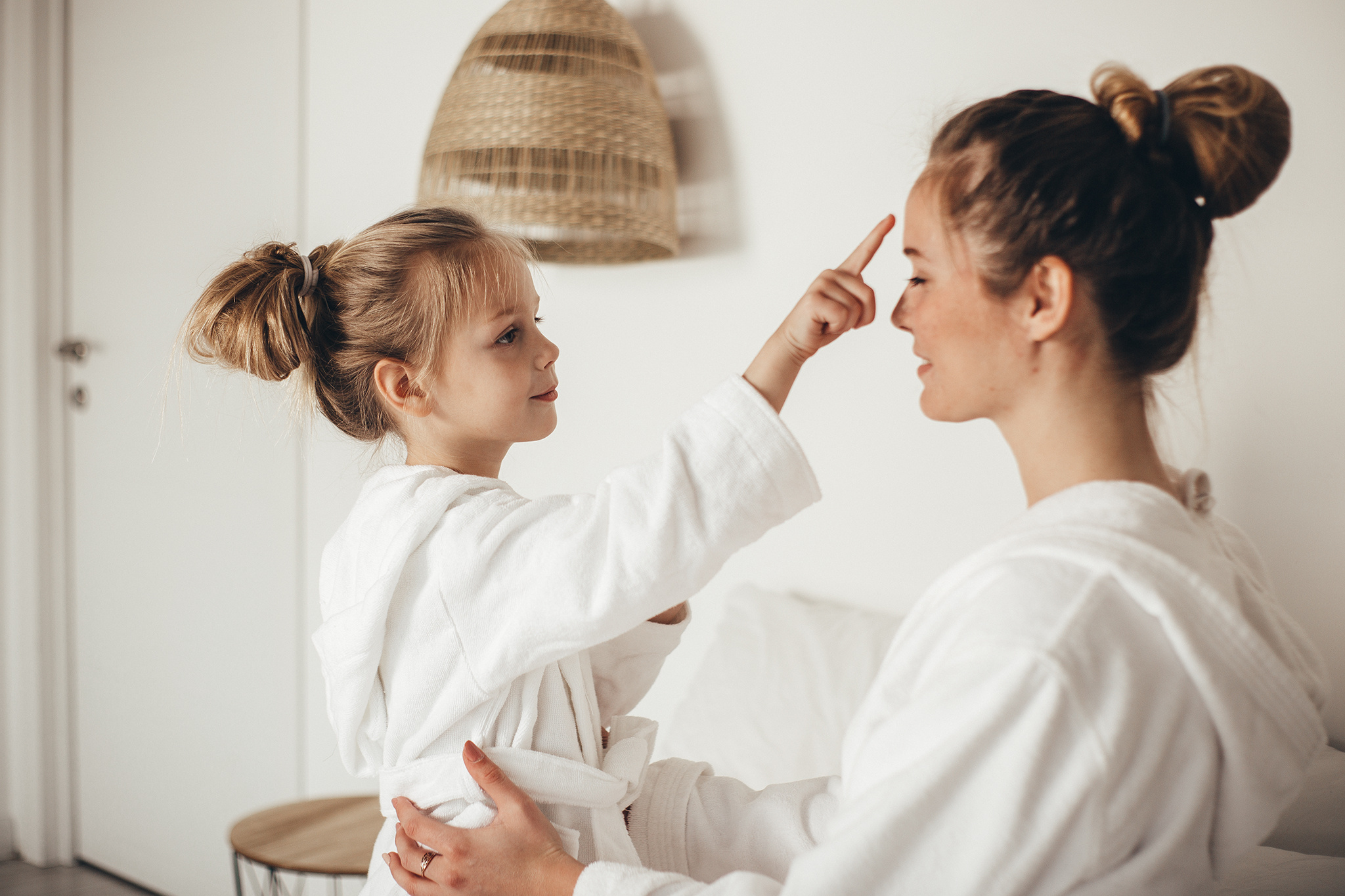 Ира и Маша, утро мамы и дочки. Семейный фотограф в Москве Марина Петра