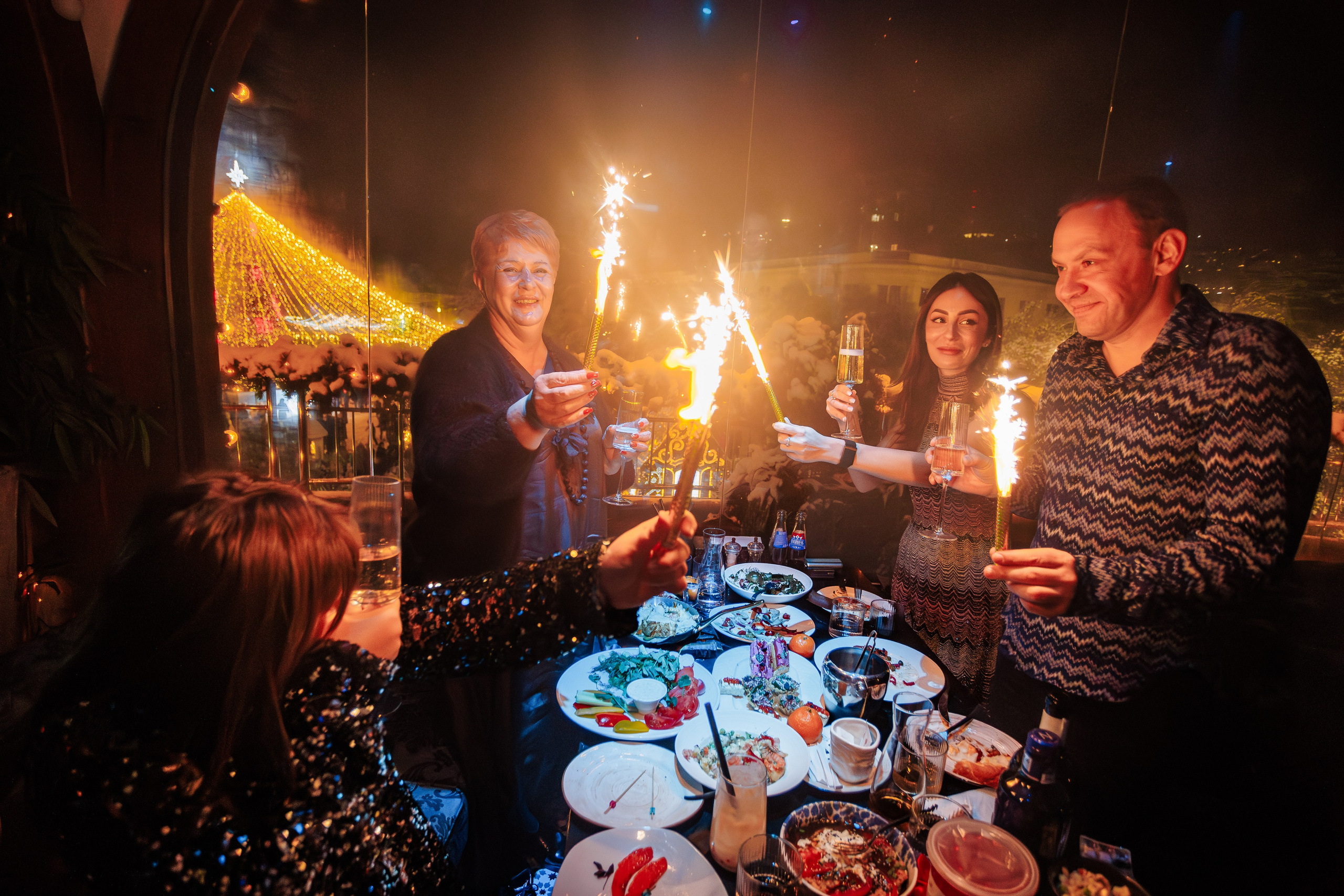 Новогодняя шоу-программа «MAGIC TIME» в PTIZZA BAR_Ялта_31.12.2025. Аминов Руслан | Фотограф