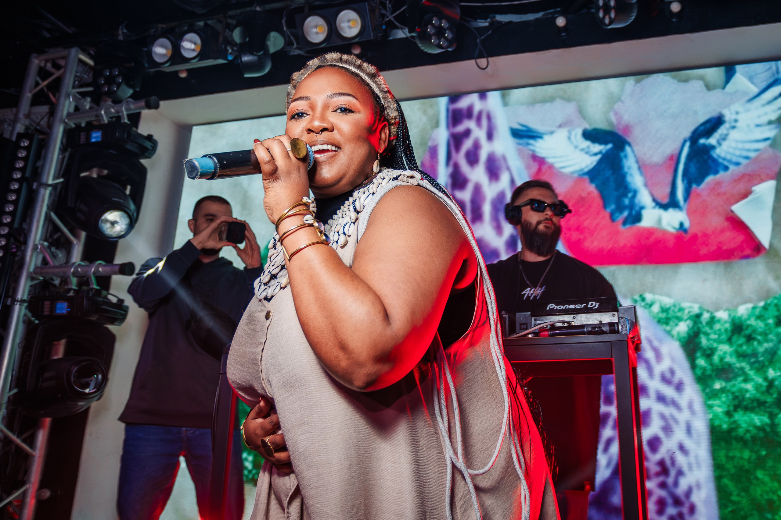 «LIZWI"_Чайка на пляже_Ялта_7.06.2025. Аминов Руслан | Фотограф