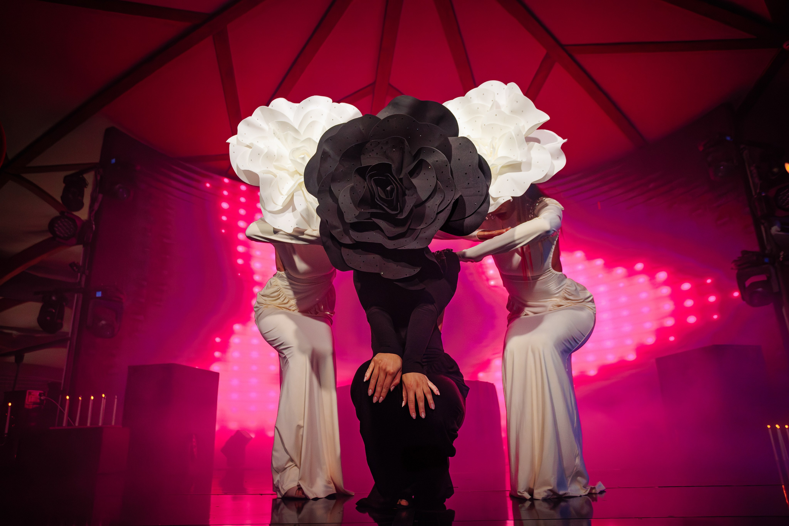 Новогодняя шоу-программа «MAGIC TIME» в PTIZZA BAR_Ялта_31.12.2025. Аминов Руслан | Фотограф