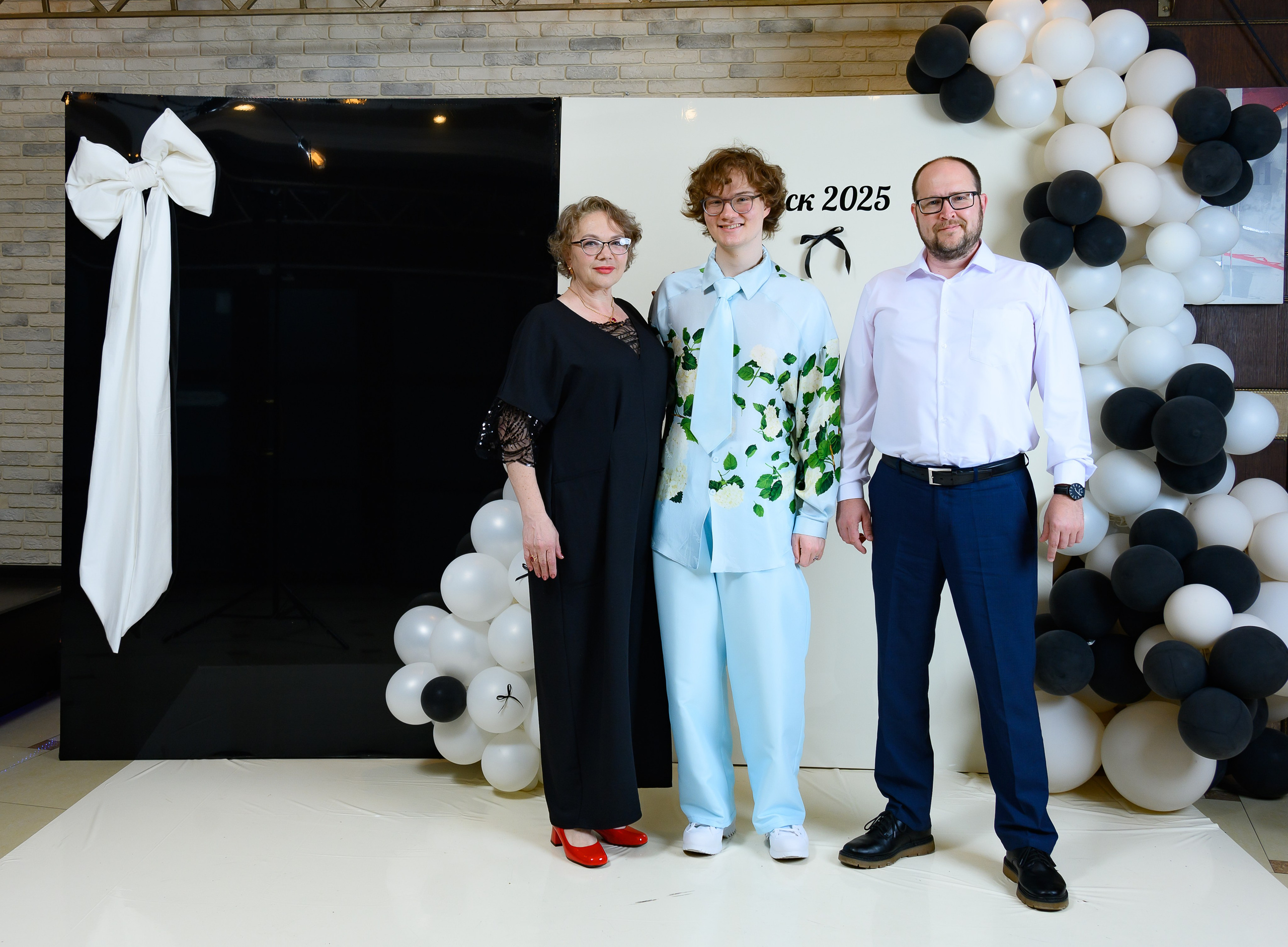 Выпускной 2025 11 кл. Семейный и детский фотограф в Новороссийске Лебедева Елена