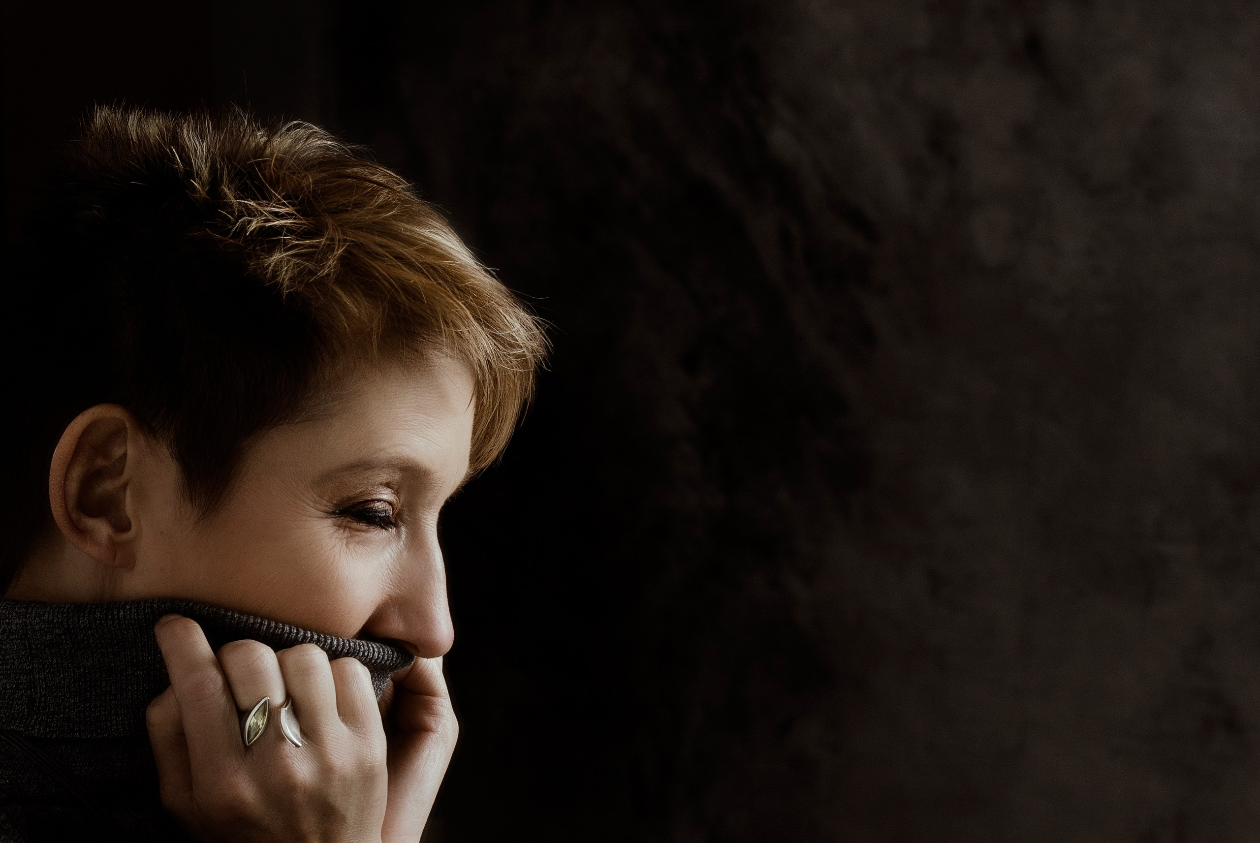 Женские фотосессии в студии и в городе: художественные, для соцсетей, сайтов знакомств. Фотограф Полина Завельская