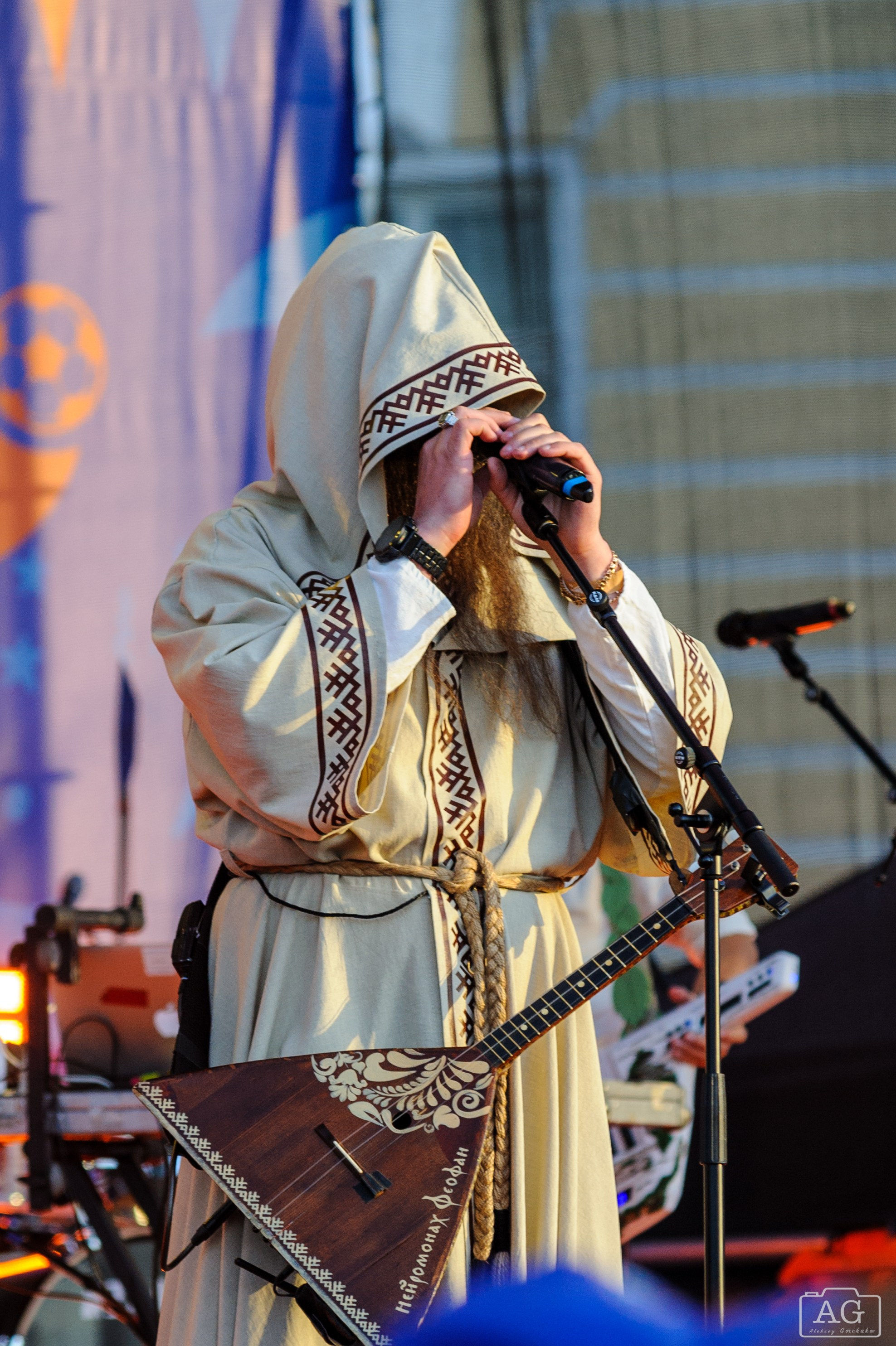 Нейромонах Феофан на открытой тренировке ФК «Зенит». Алексей Горчаков. Фотограф на ваш праздник