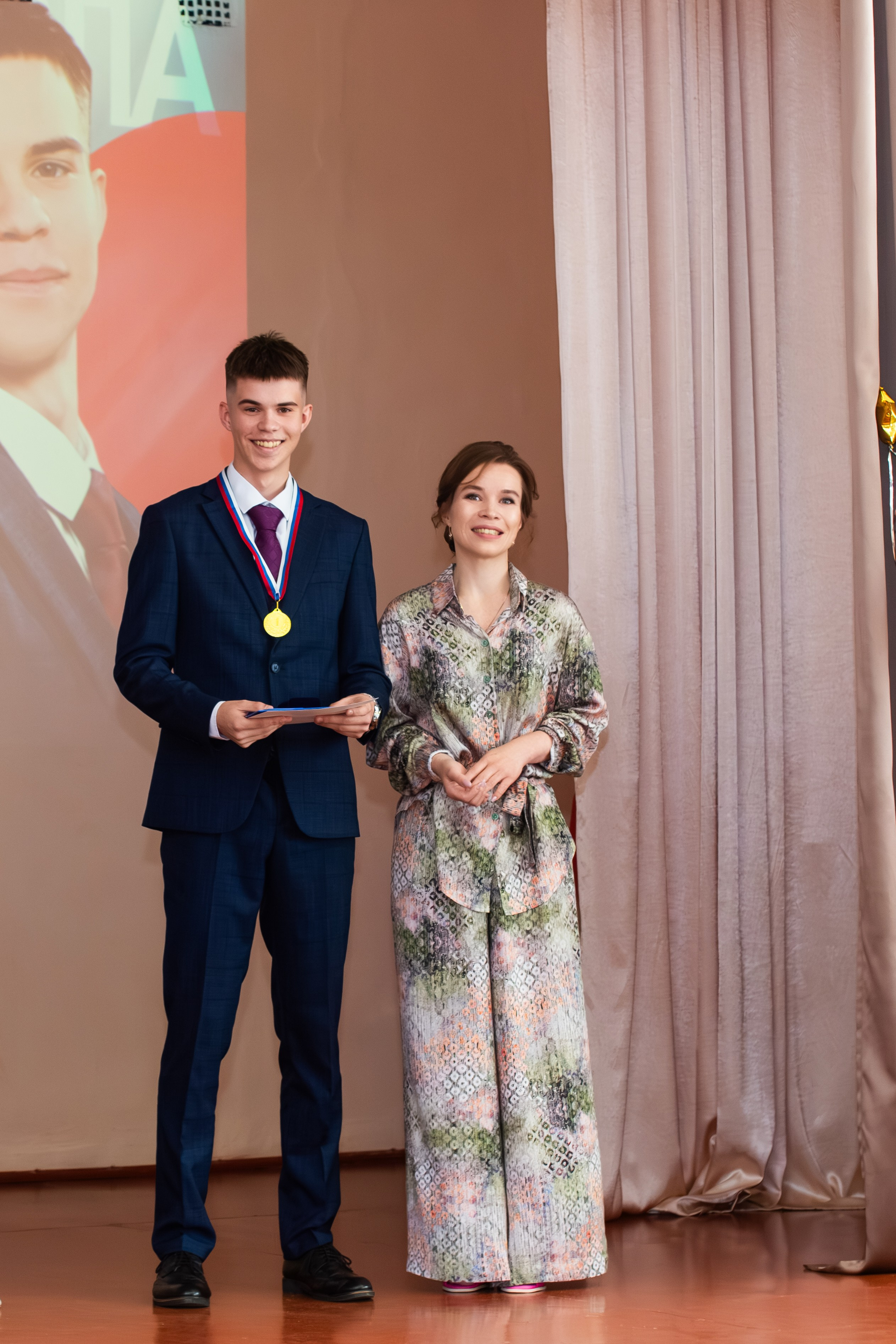 ВРУЧЕНИЕ ДИПЛОМОВ 2025 4 ШКОЛА Г.МЦЕНСК. Профессиональный фотограф в Мценске и Орловской области