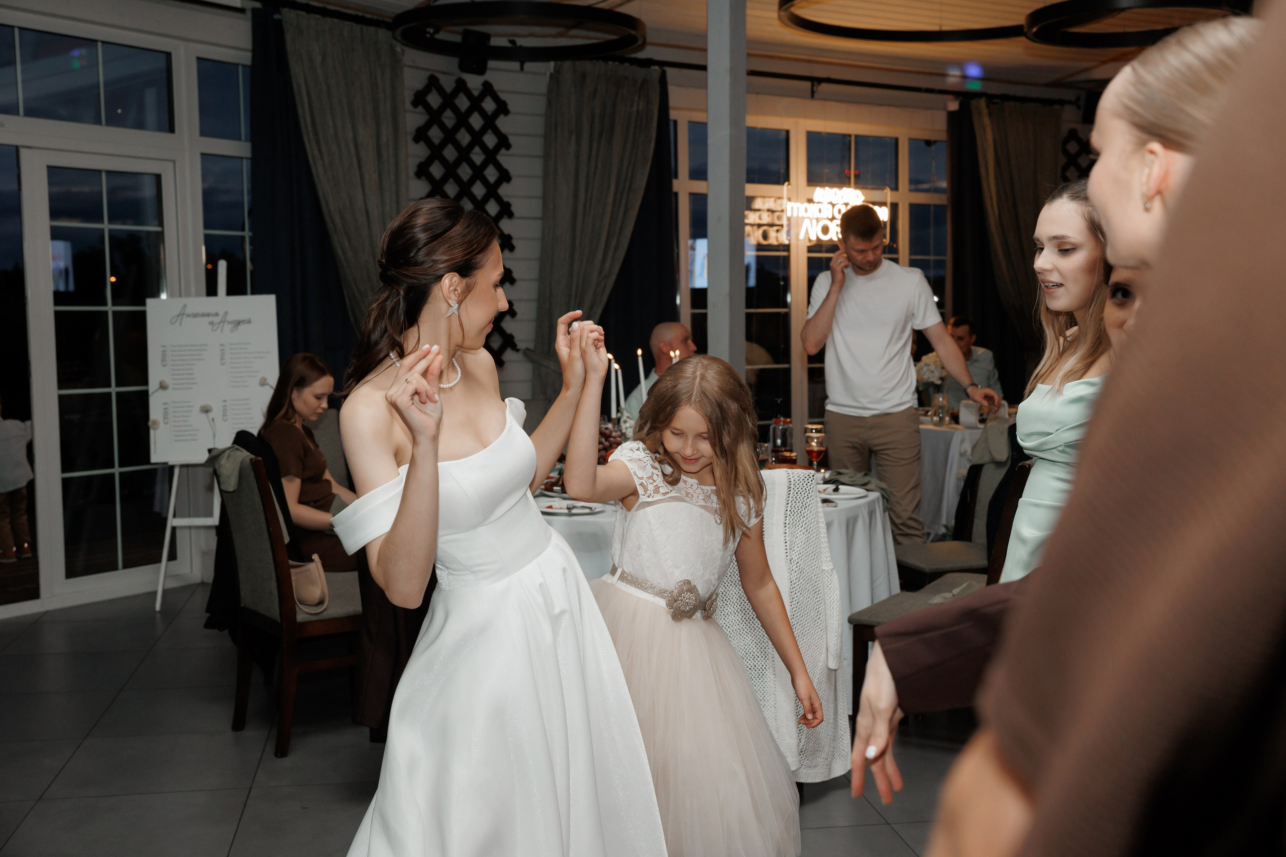 Регистрация в отеле Fish Point, ЗАГС Бутово, прогулка в Остафьево. Свадебный и репортажный фотограф (Москва, Королев и другие)