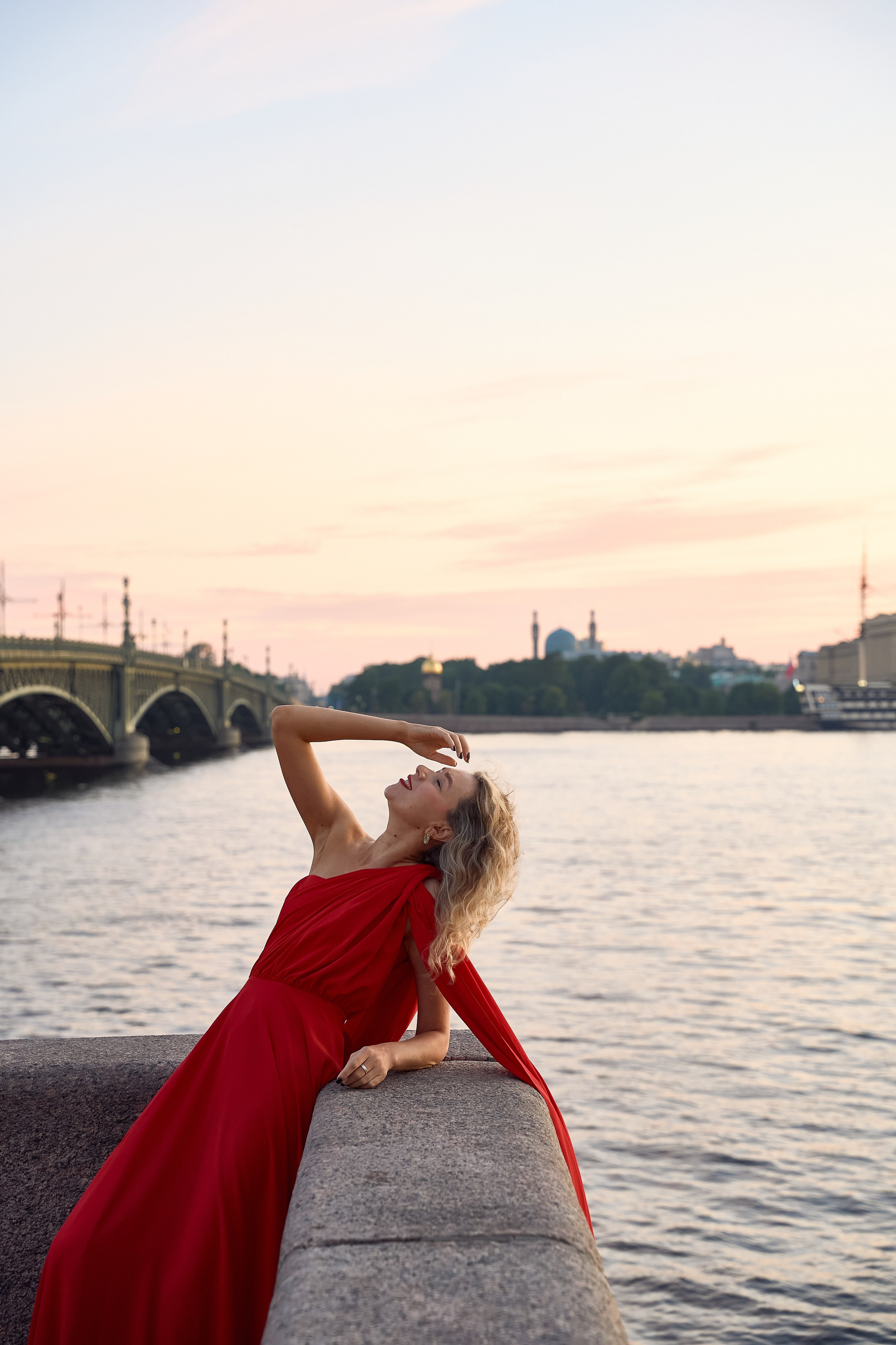 Antonina. Рассвет у Троицкого моста✨. Фотограф Natalya Litvinova