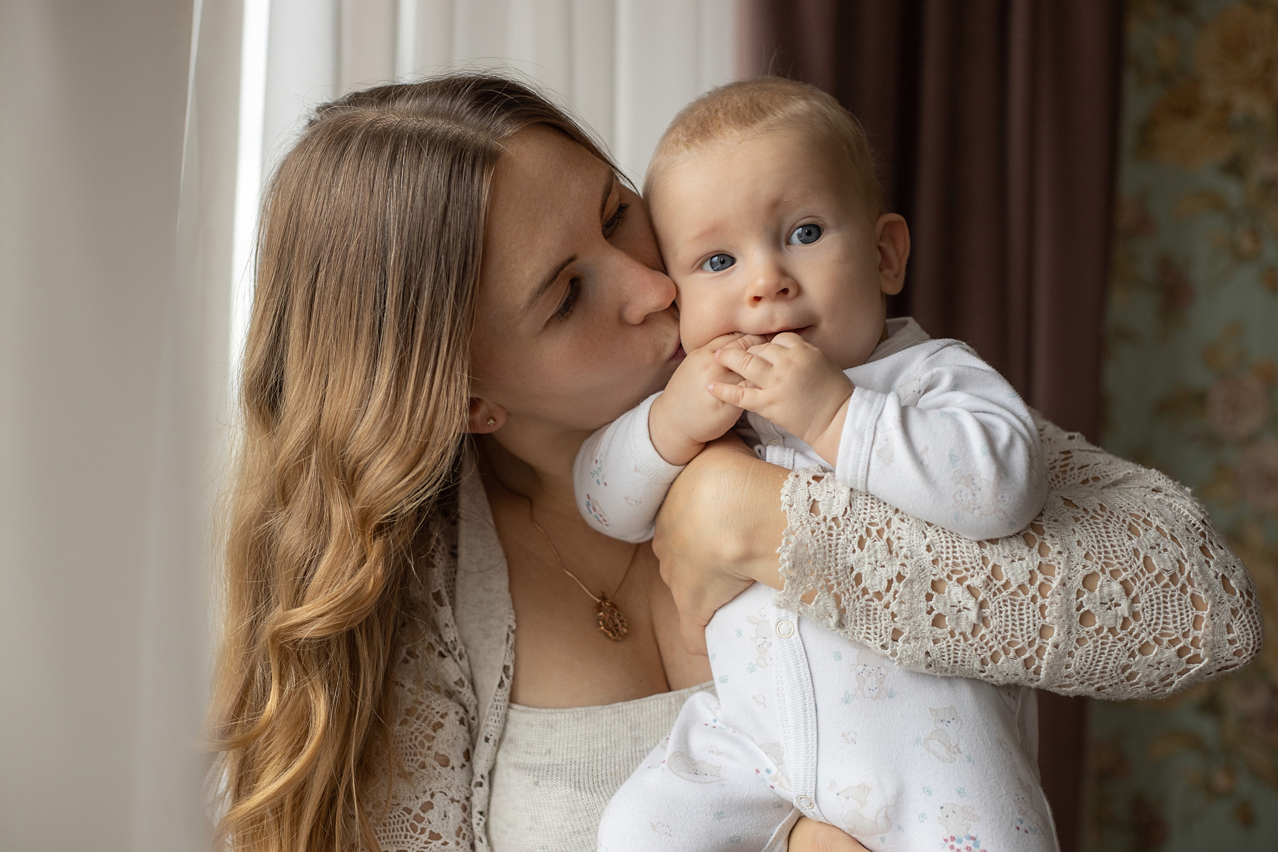 материнский поцелуй