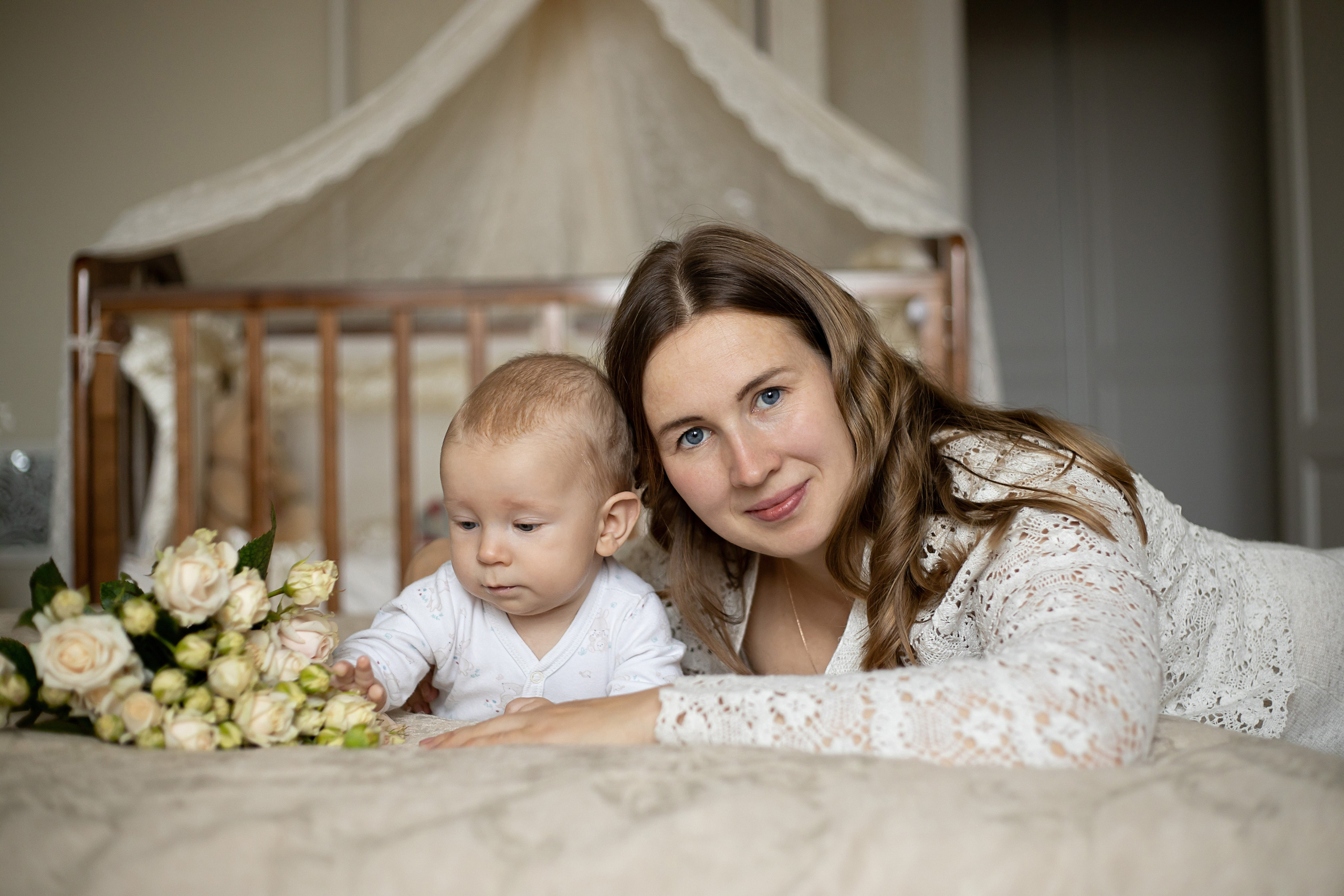 довольная мама и малыш