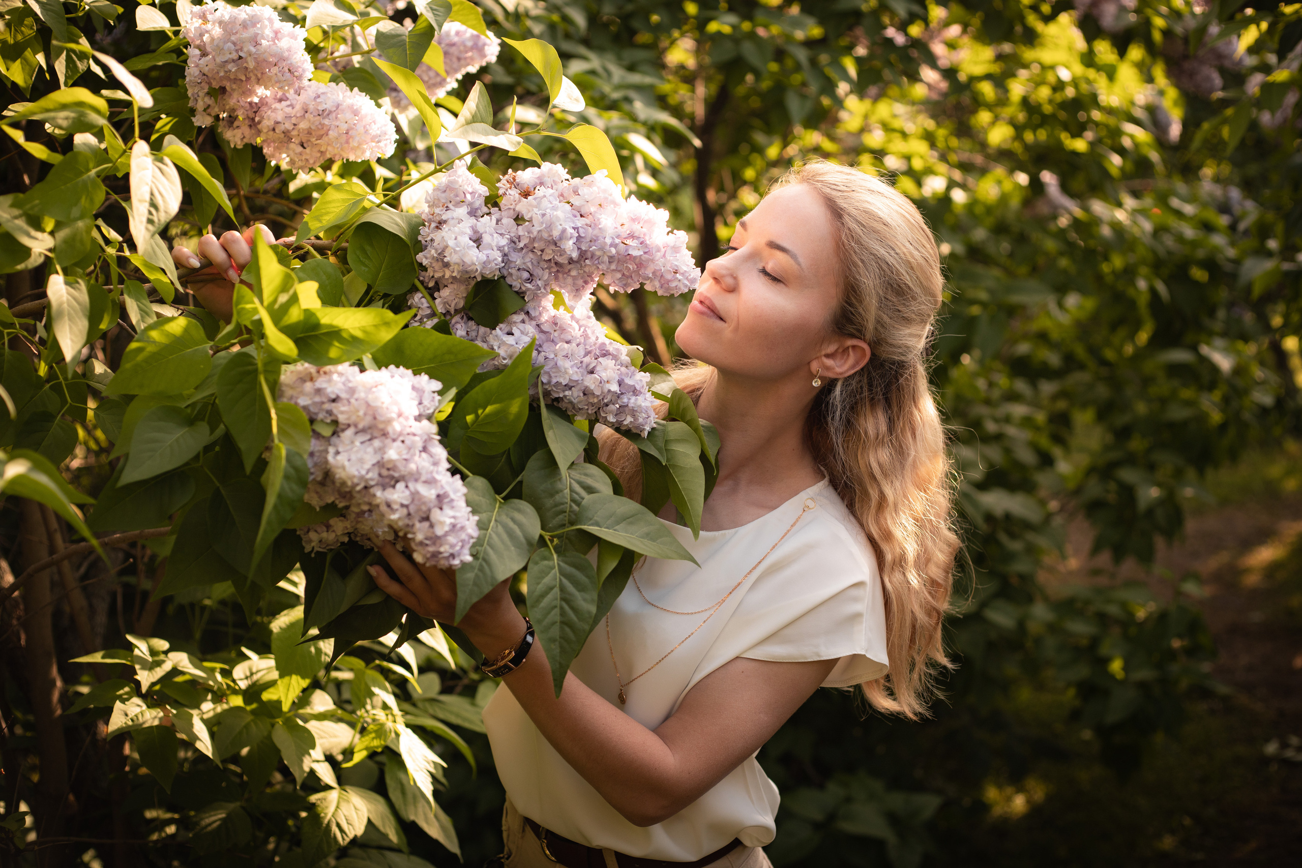 женский портрет в цветах