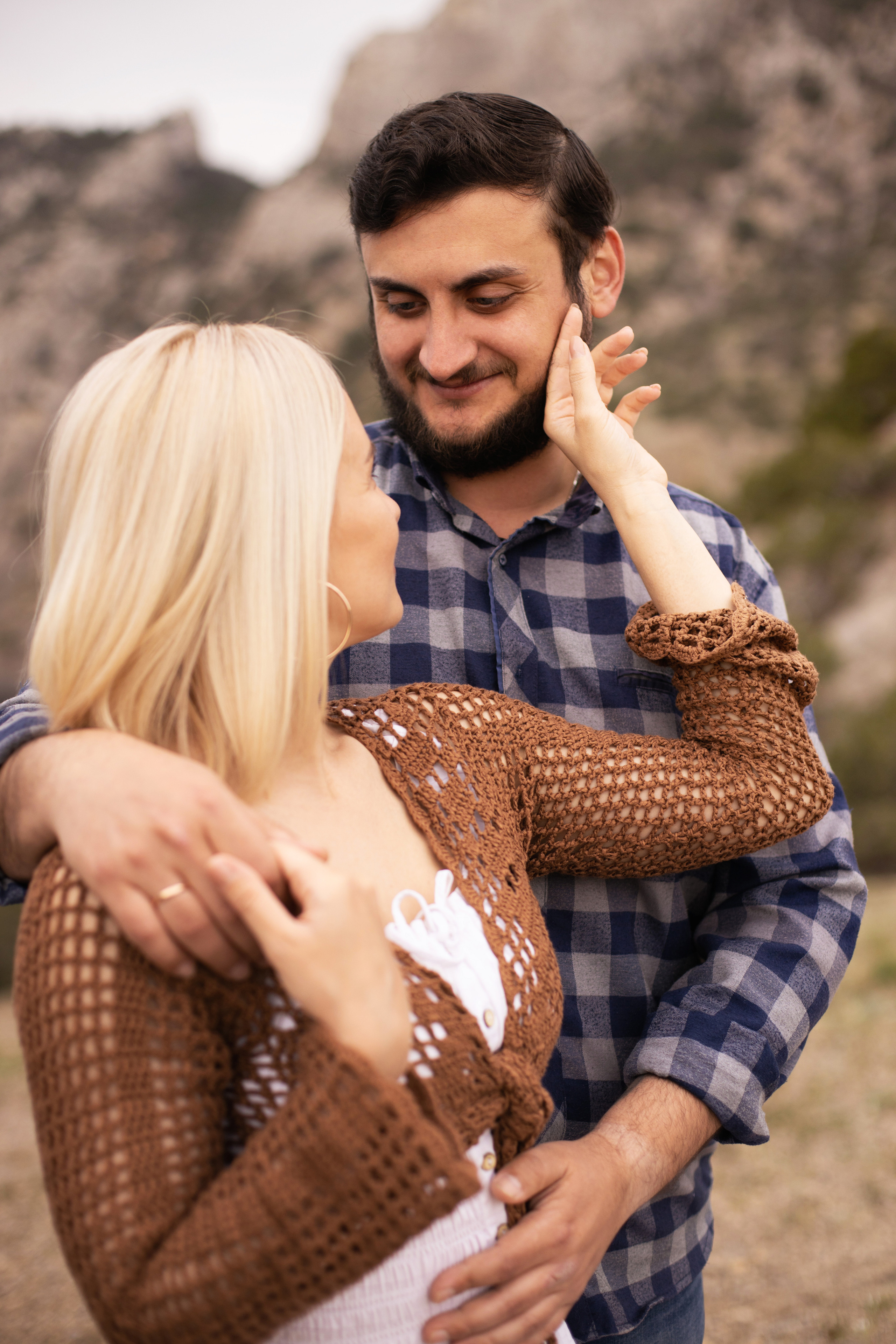 объятие мужа