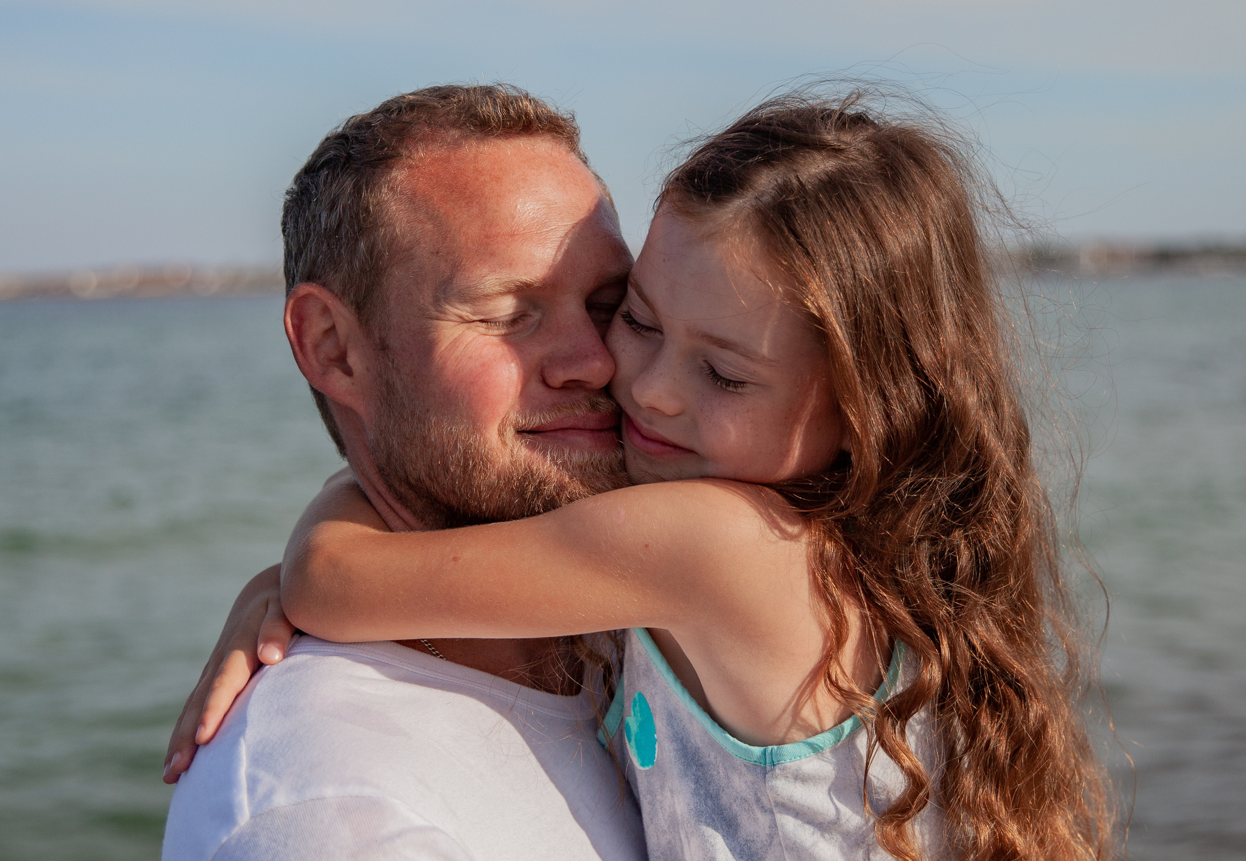 поцелуй дочери