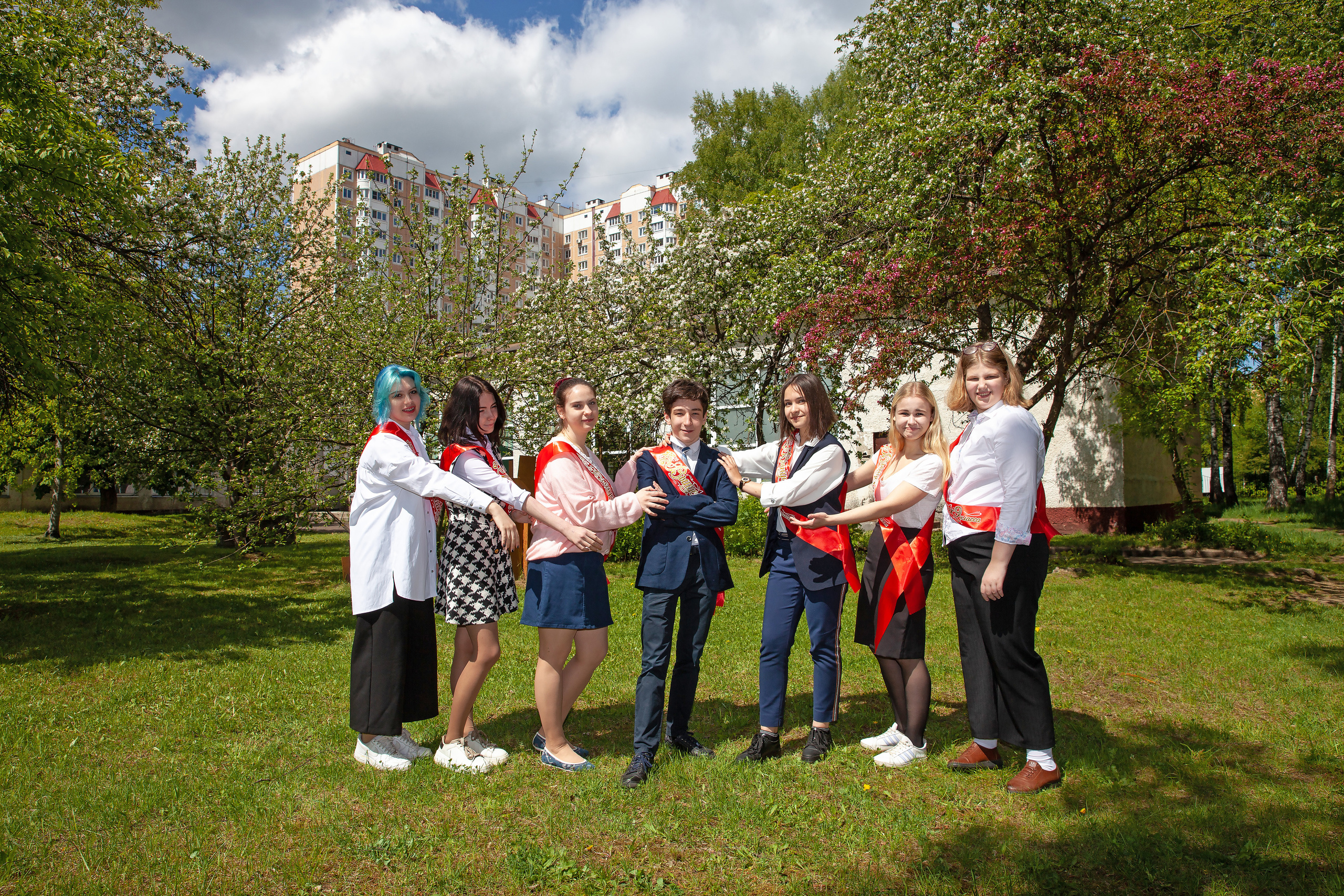 выпускники в школе