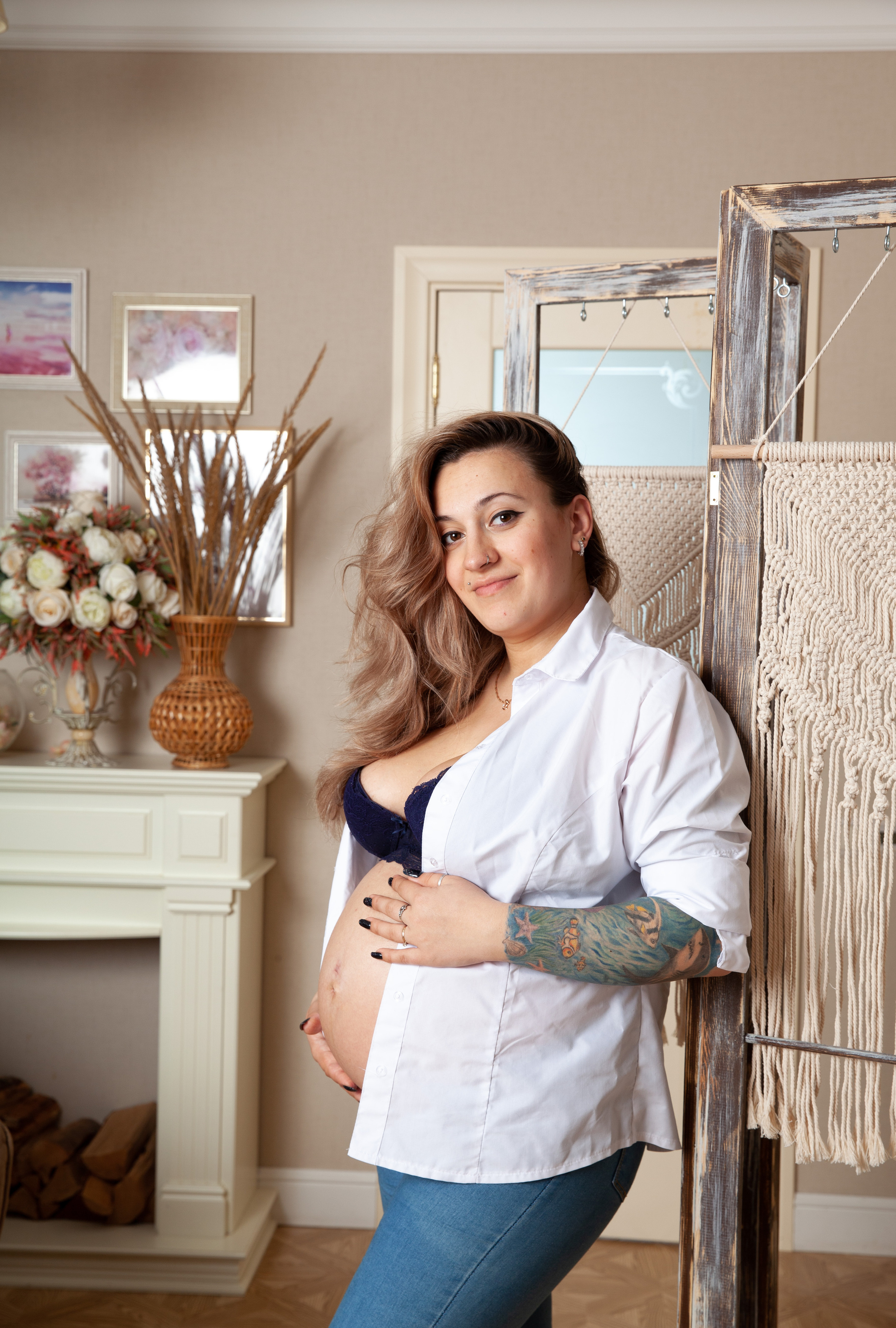 Беременная с татуировкой