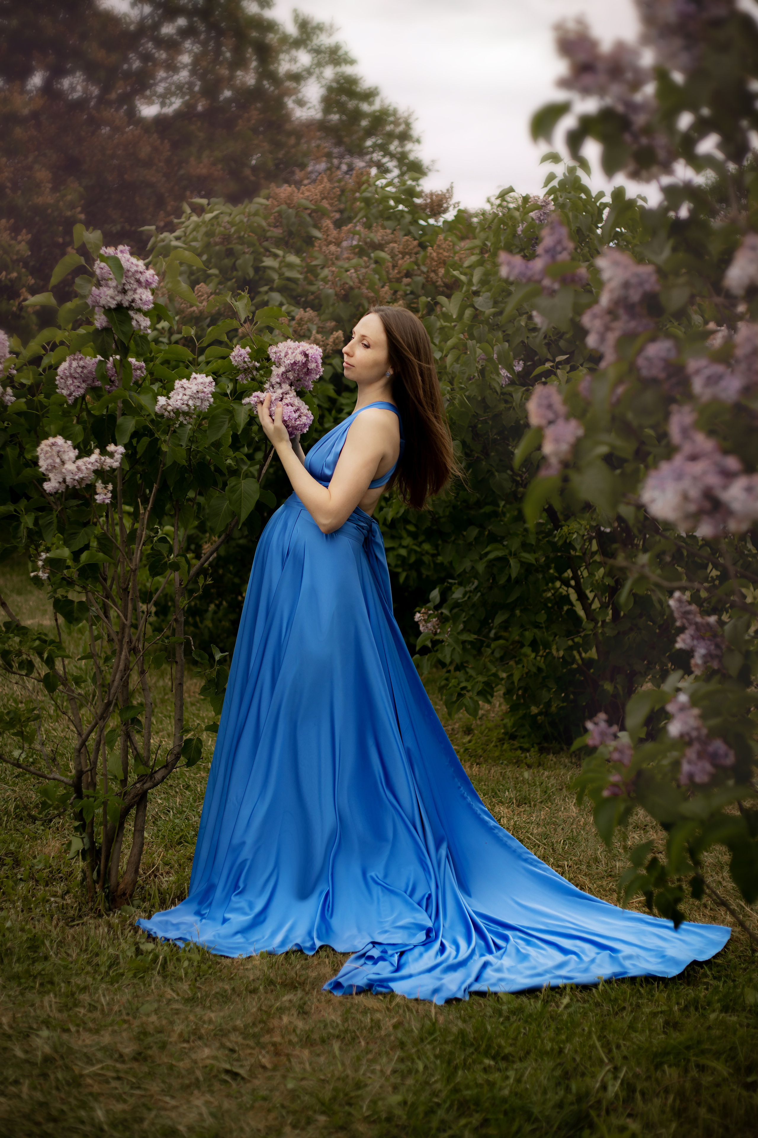 Фотосессия беременности в Сиреневом саду