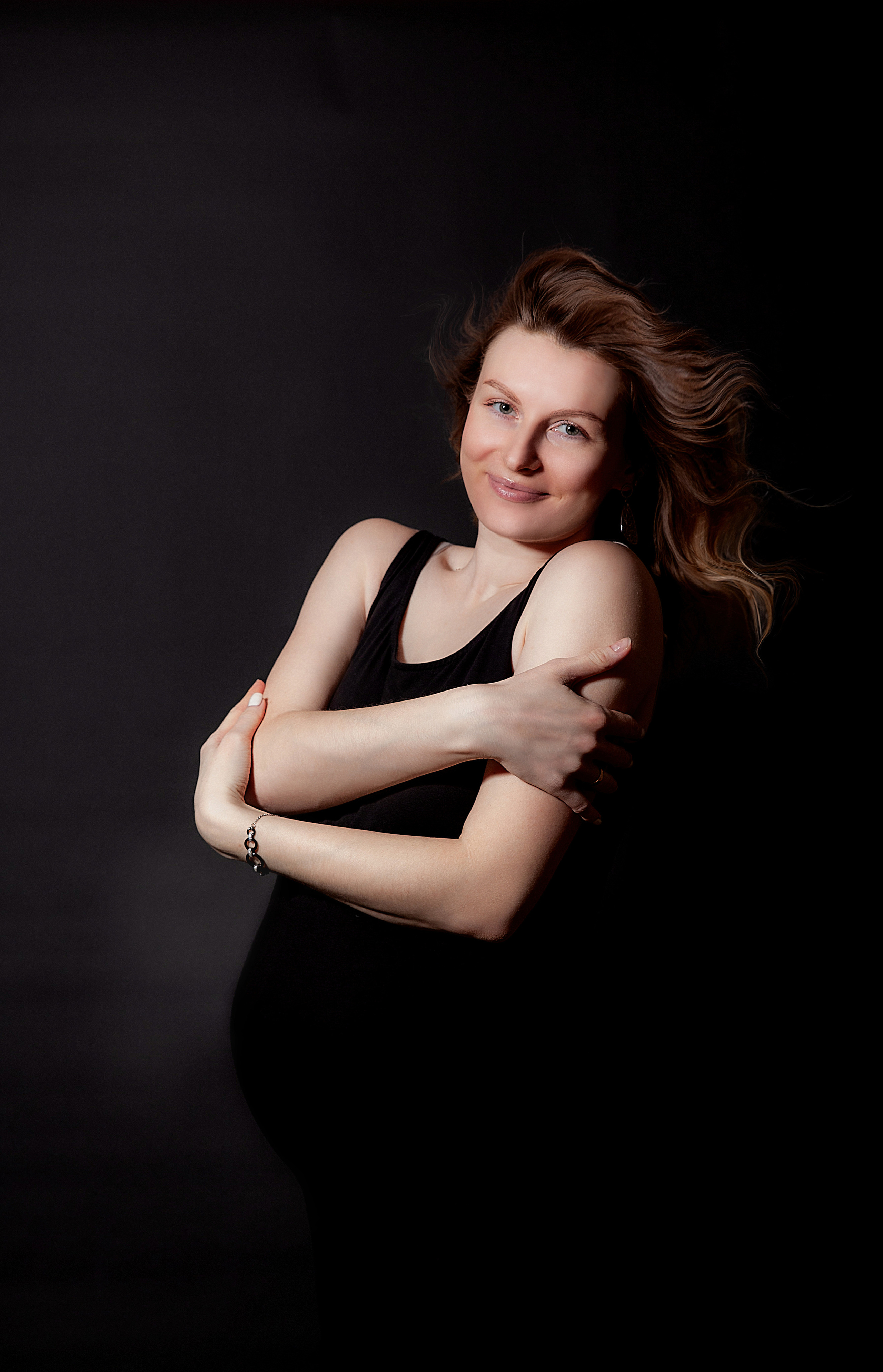 Красивая беременная девушка