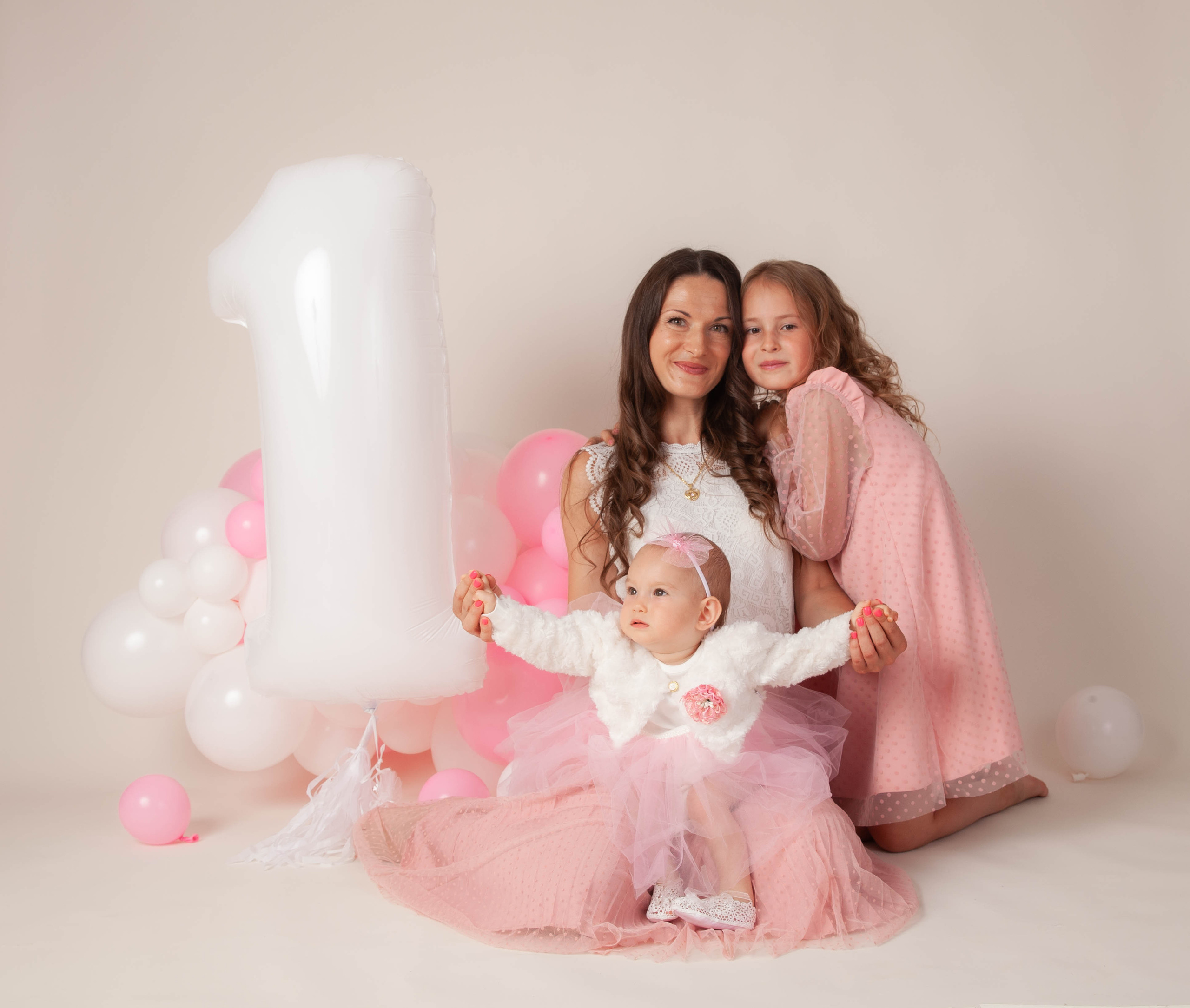 Праздничная фотосессия годовасия. Фотограф в Железнодорожном и Балашихе