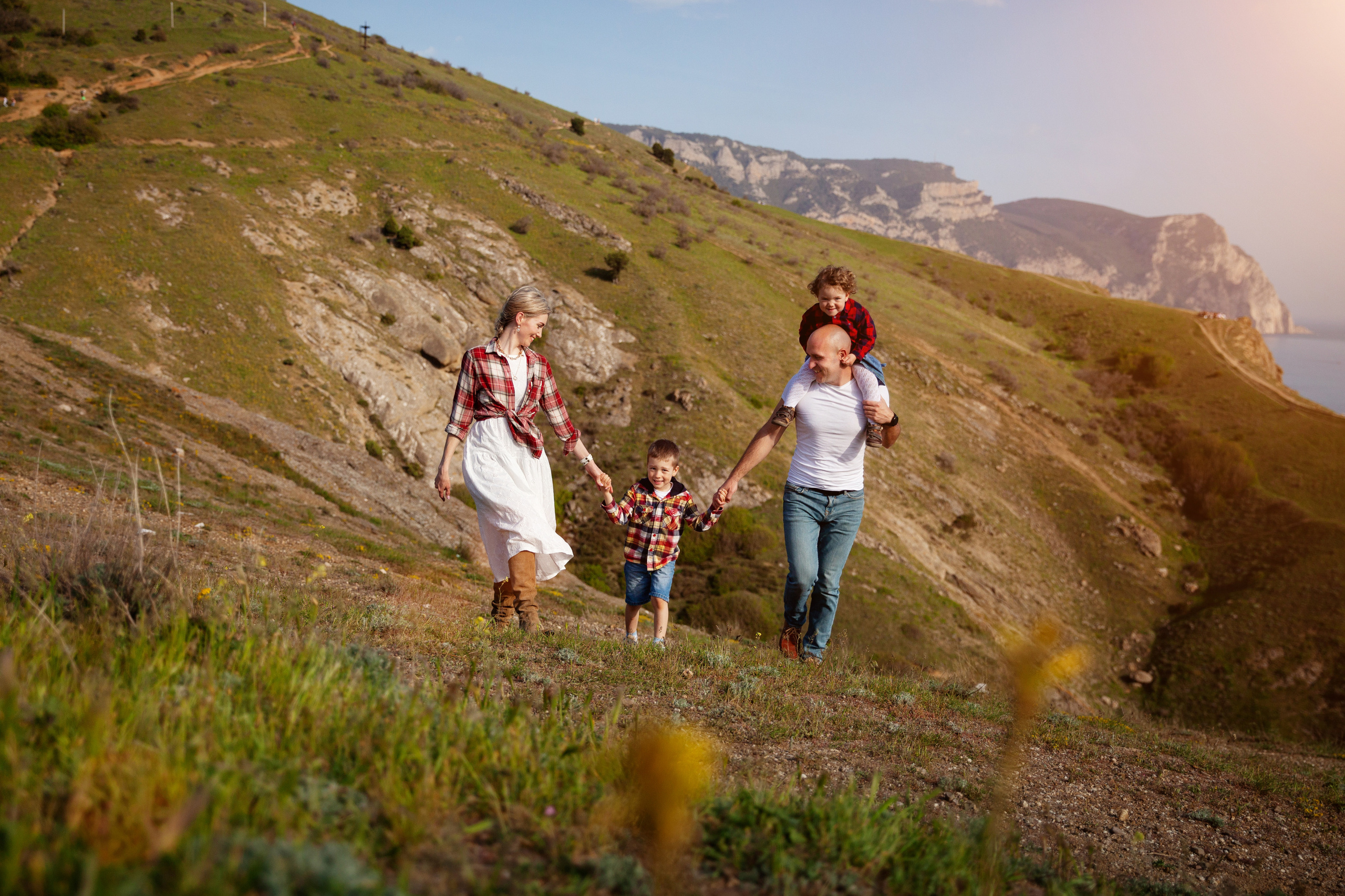 чудесная семья на побережье