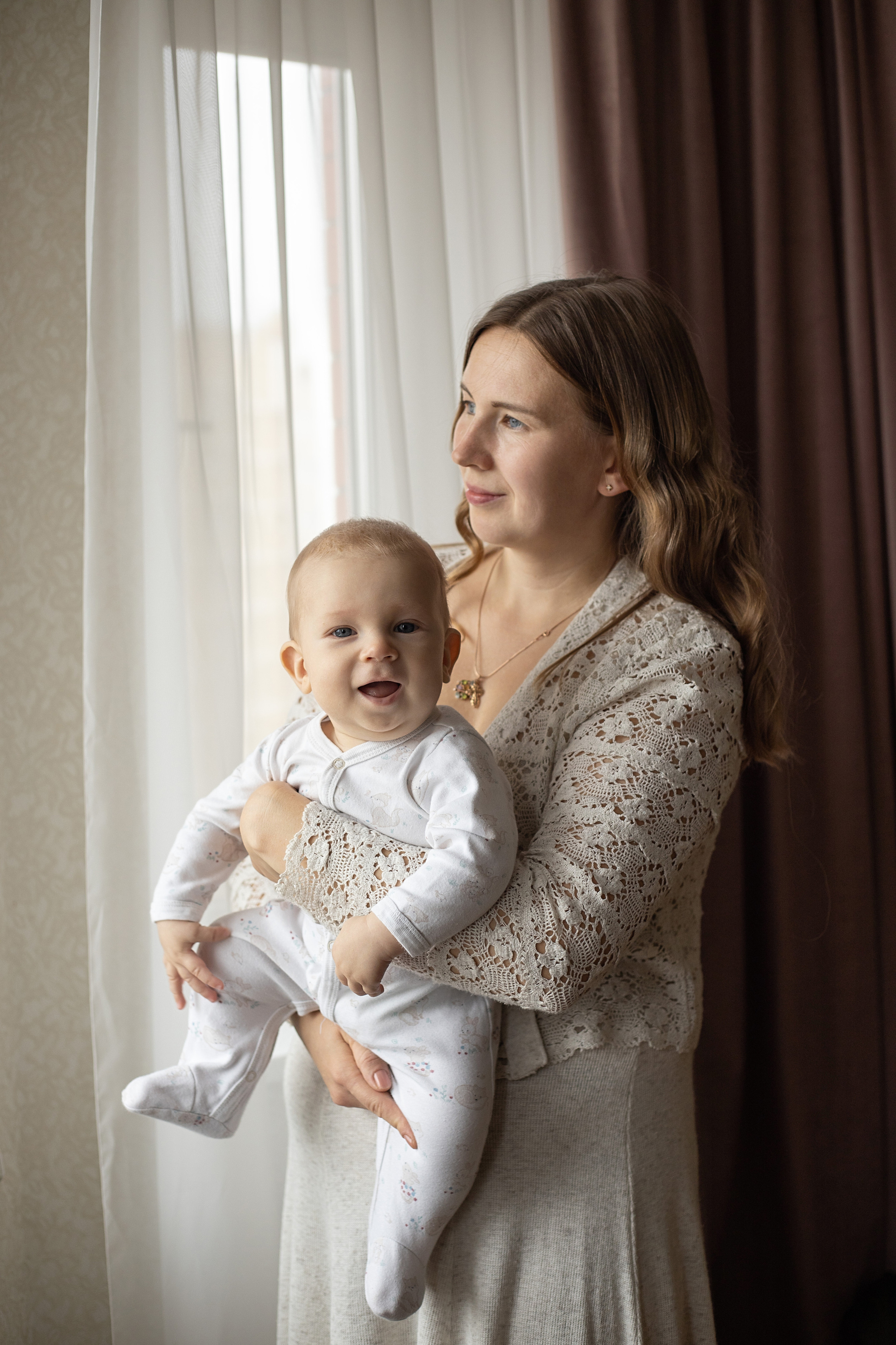 мать у окна