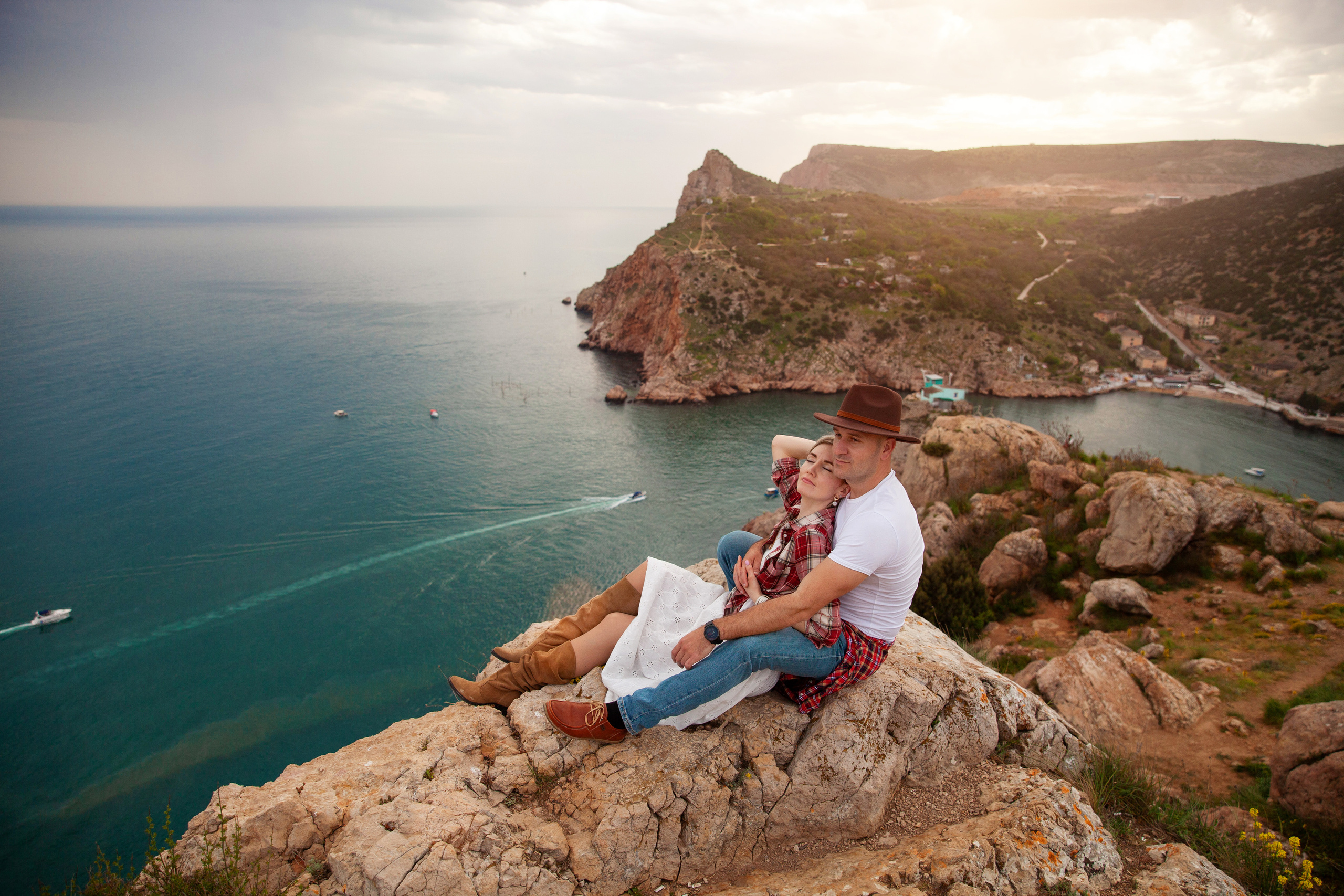 красивая пара на закате