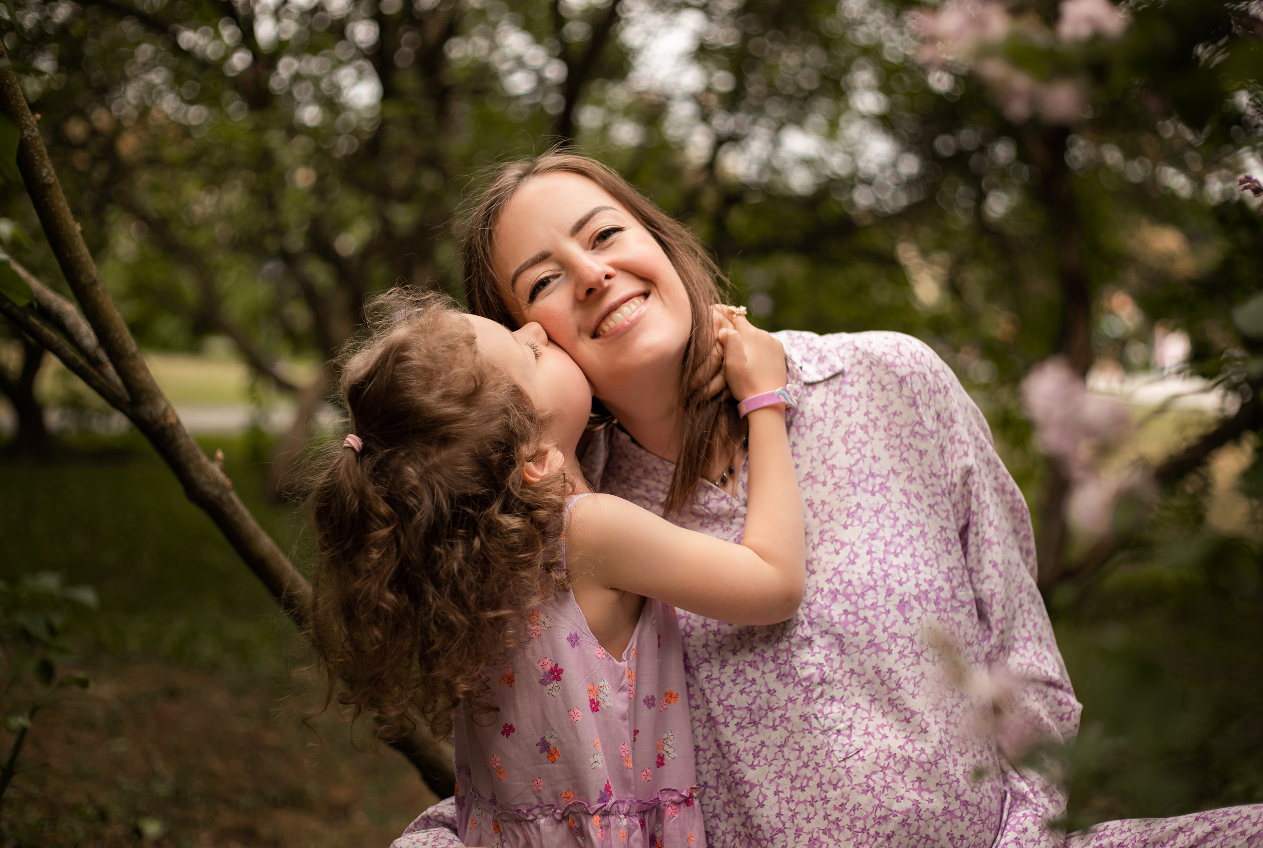 поцелуй дочери