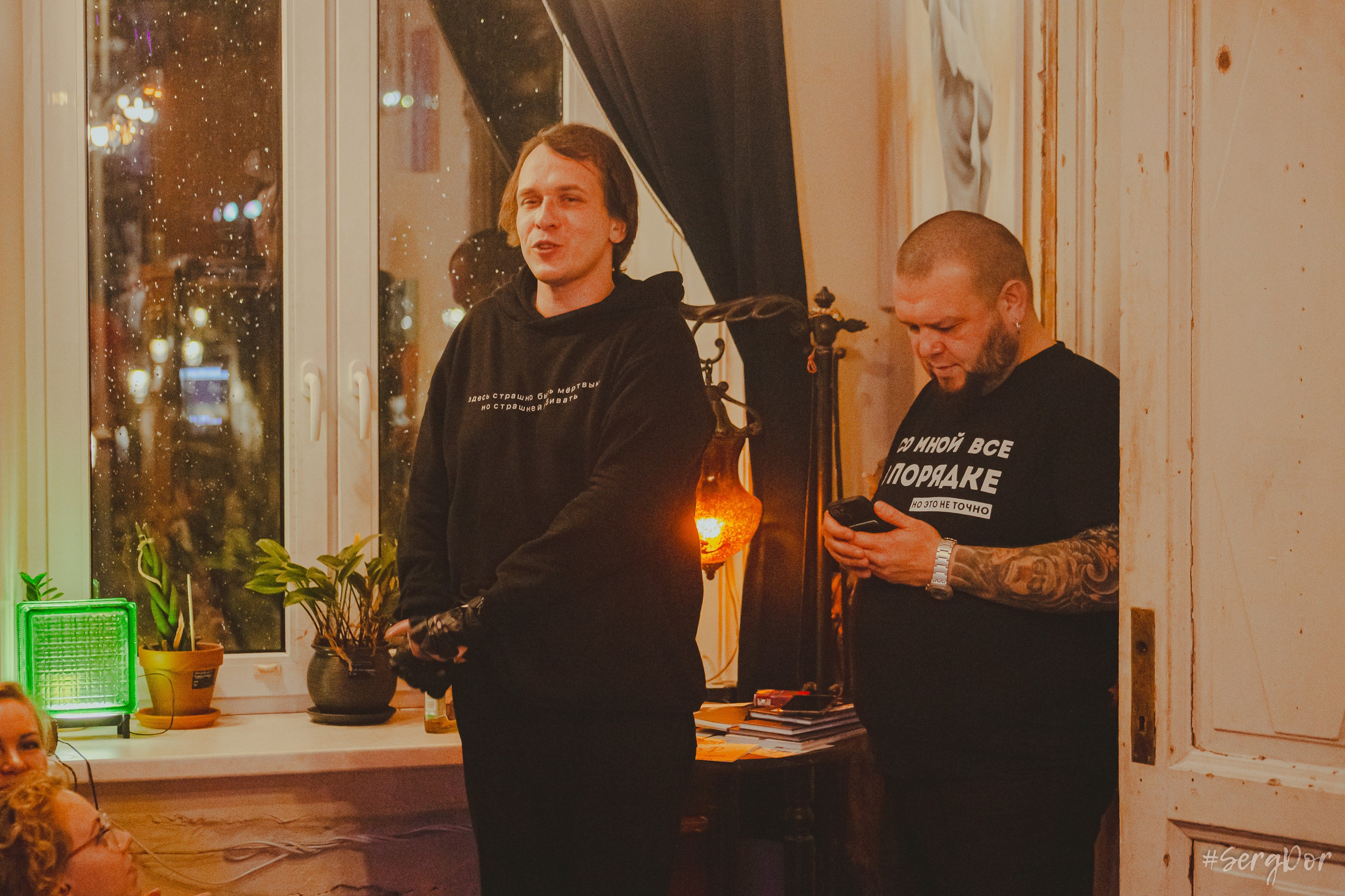 Рома Гонза, Ваня Пинженин, Квартирник у Мищенко, поэты, стихи, совершеннолетие, Санкт-Петербург, Питер, 16.11.2024, SergDor, 16 ноября 2024 года, #SergDor