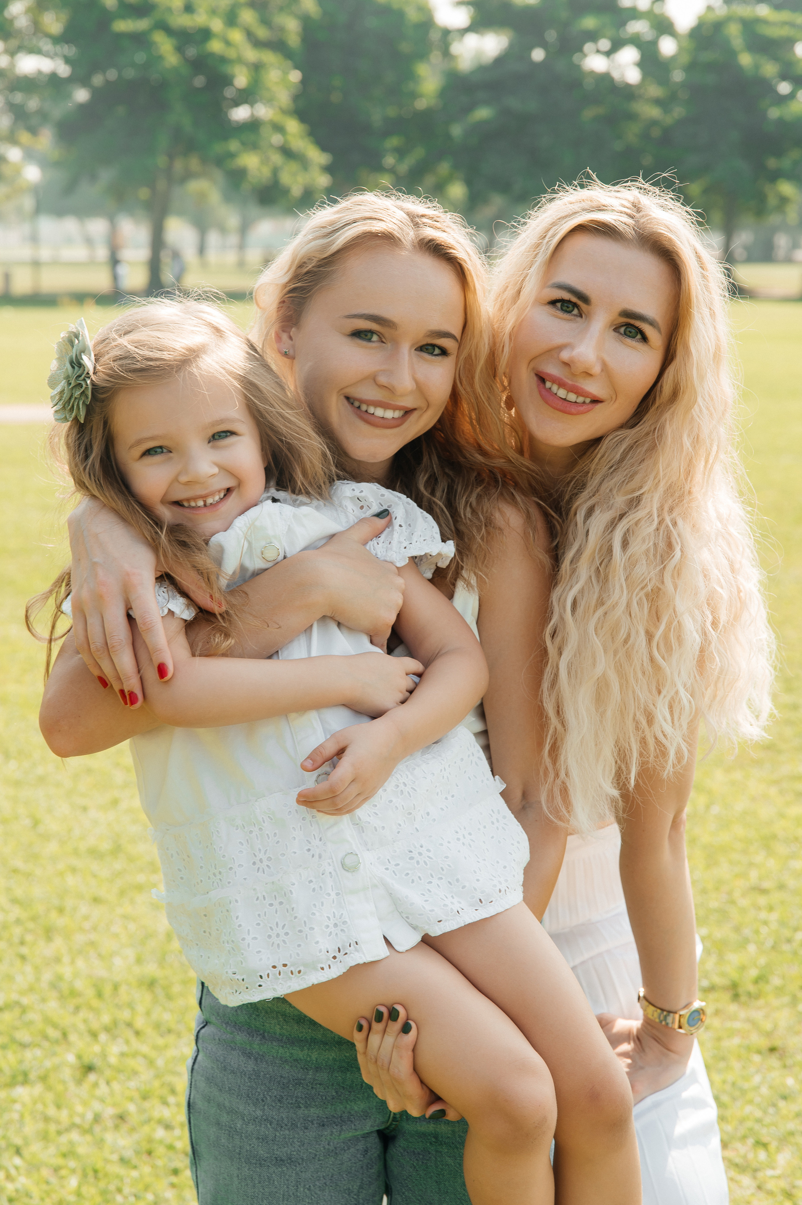 Family in Safa park. Wedding and family photographer in Dubai Vasilii Albul