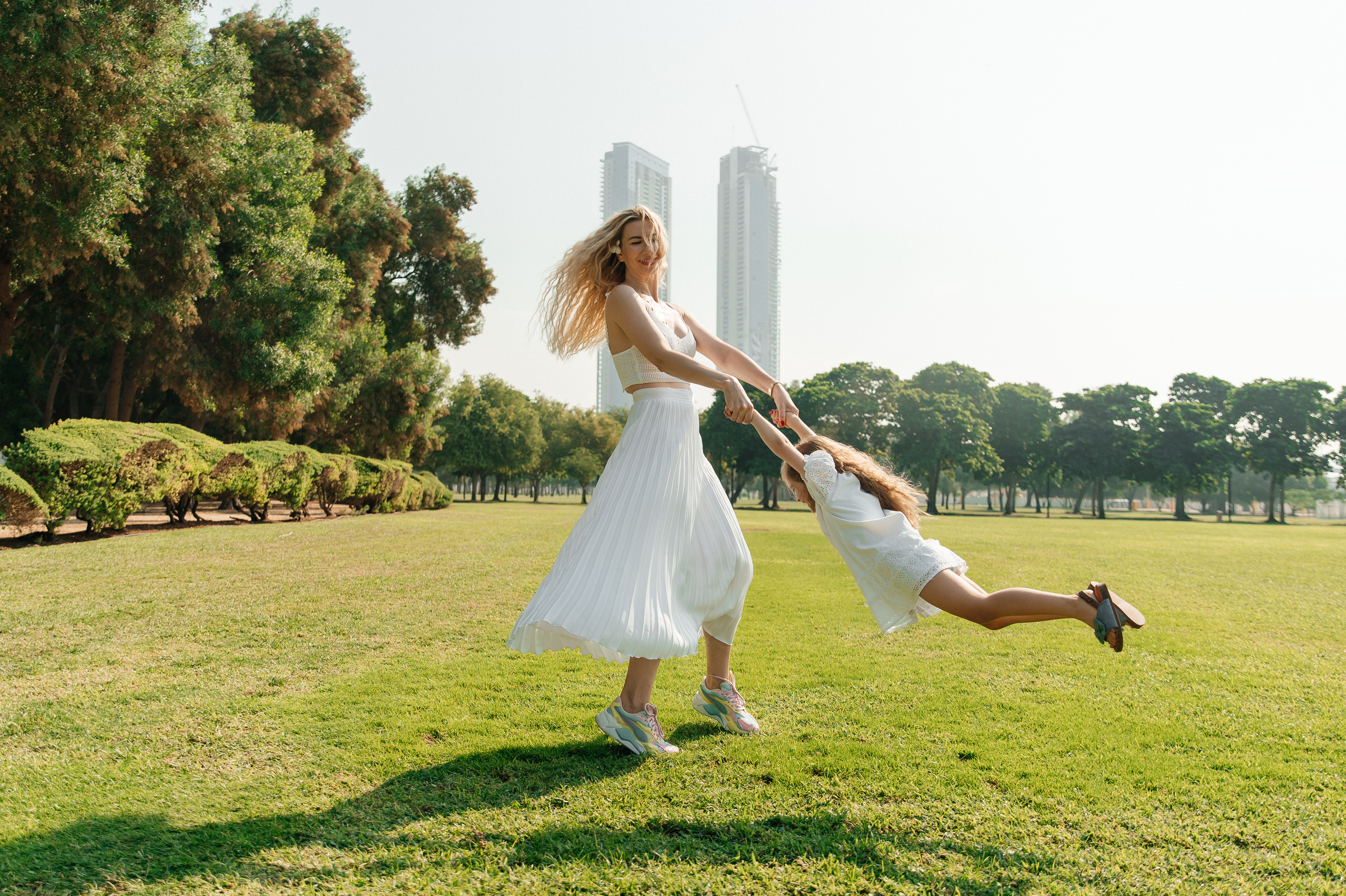 Family in Safa park. Wedding and family photographer in Dubai Vasilii Albul