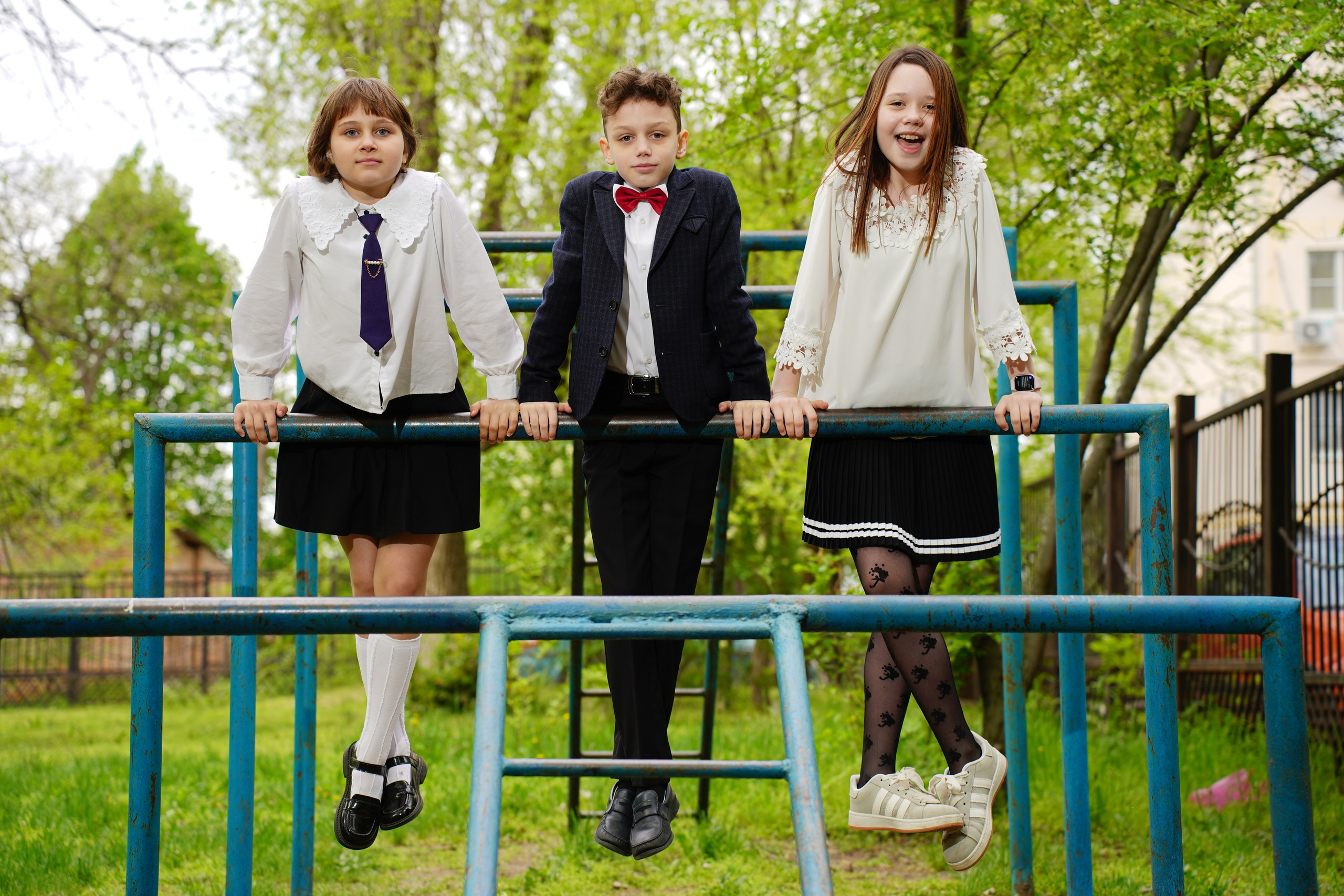 Фото с другом. MEMENTO.Выпускные альбомы, школьные, юбилейные и другие книги. Ростов-на-Дону