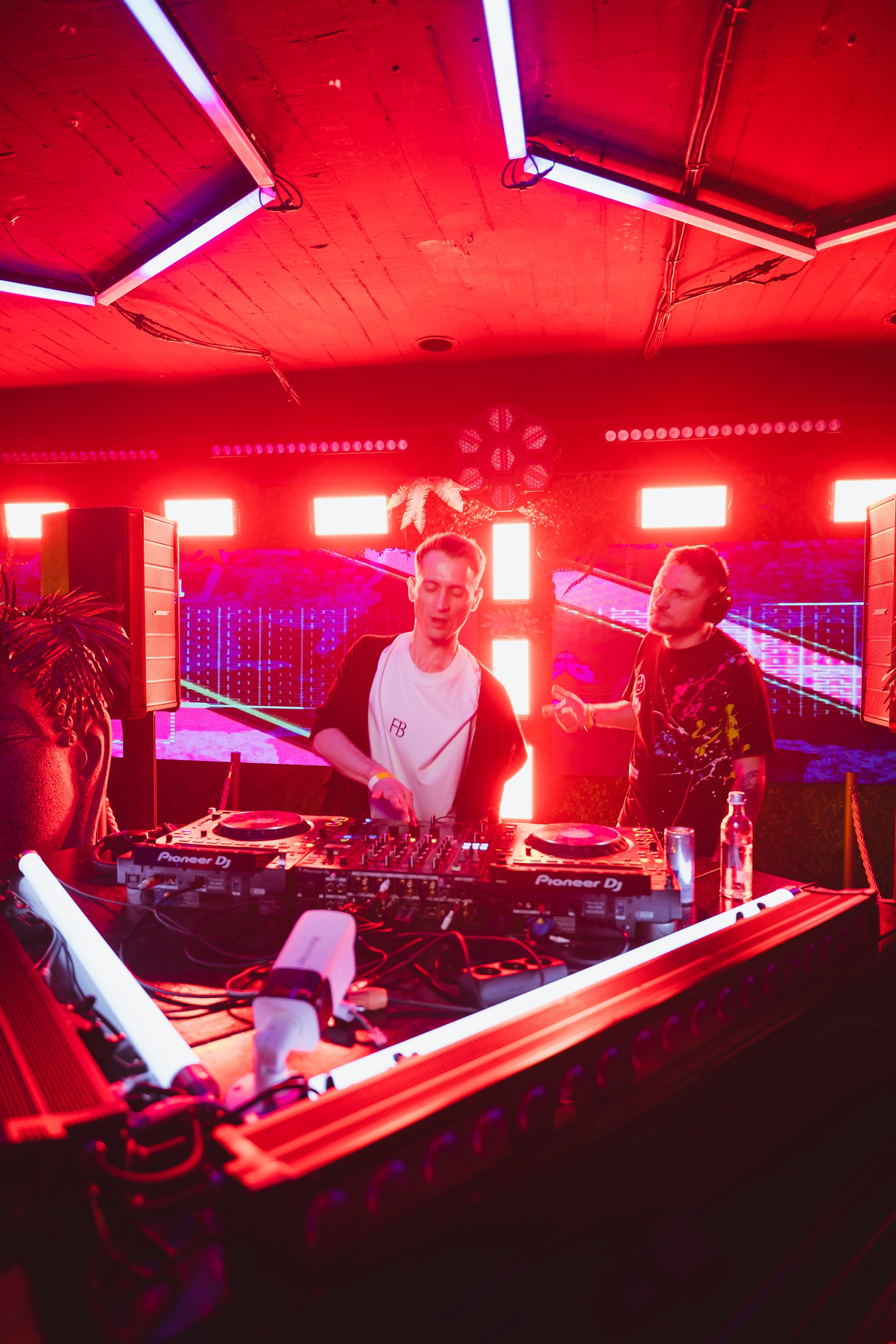 Embargo 30/03. Главная