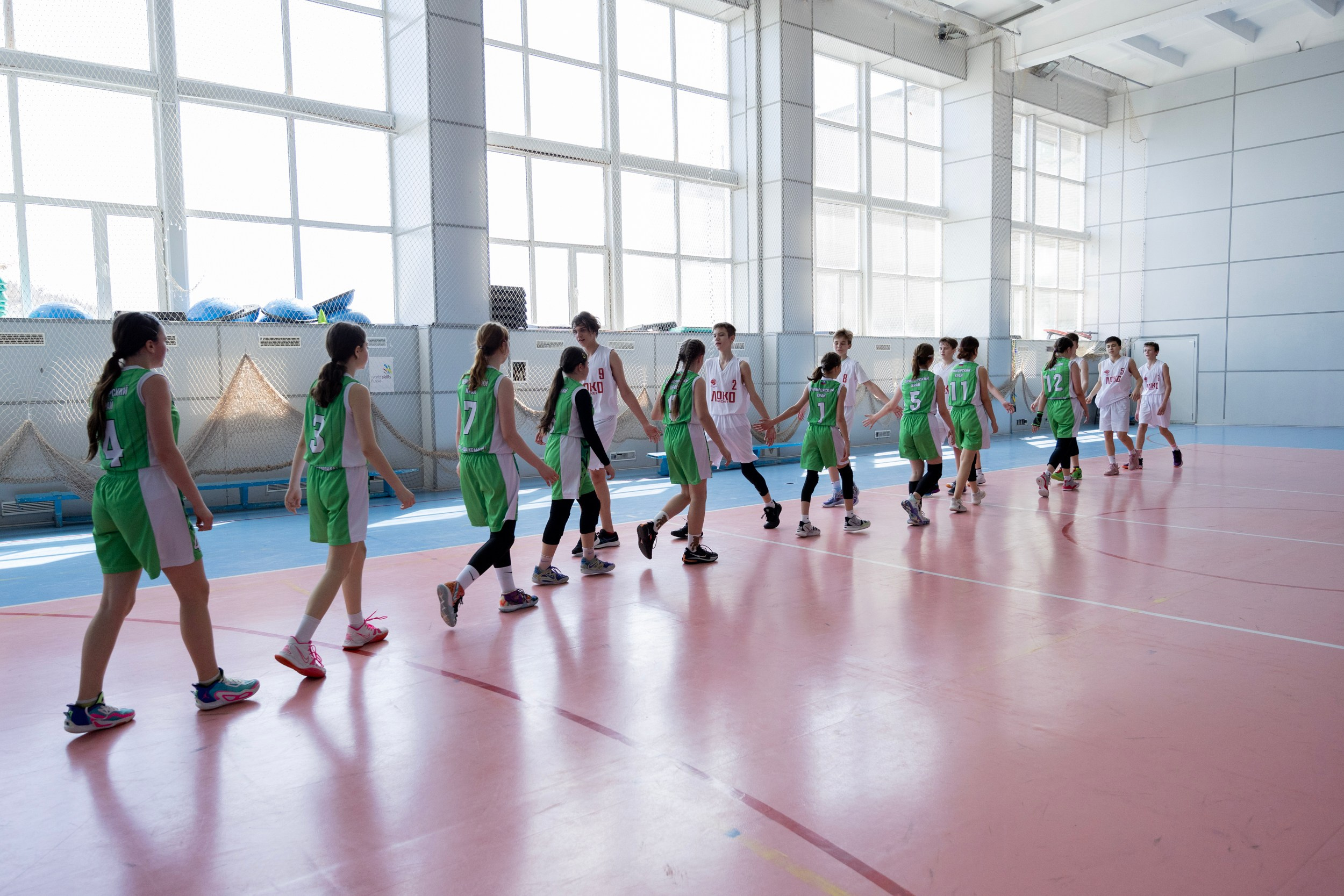 Соревнования по баскетболу среди школьников. Репортажный и портретный фотограф в Владивостоке