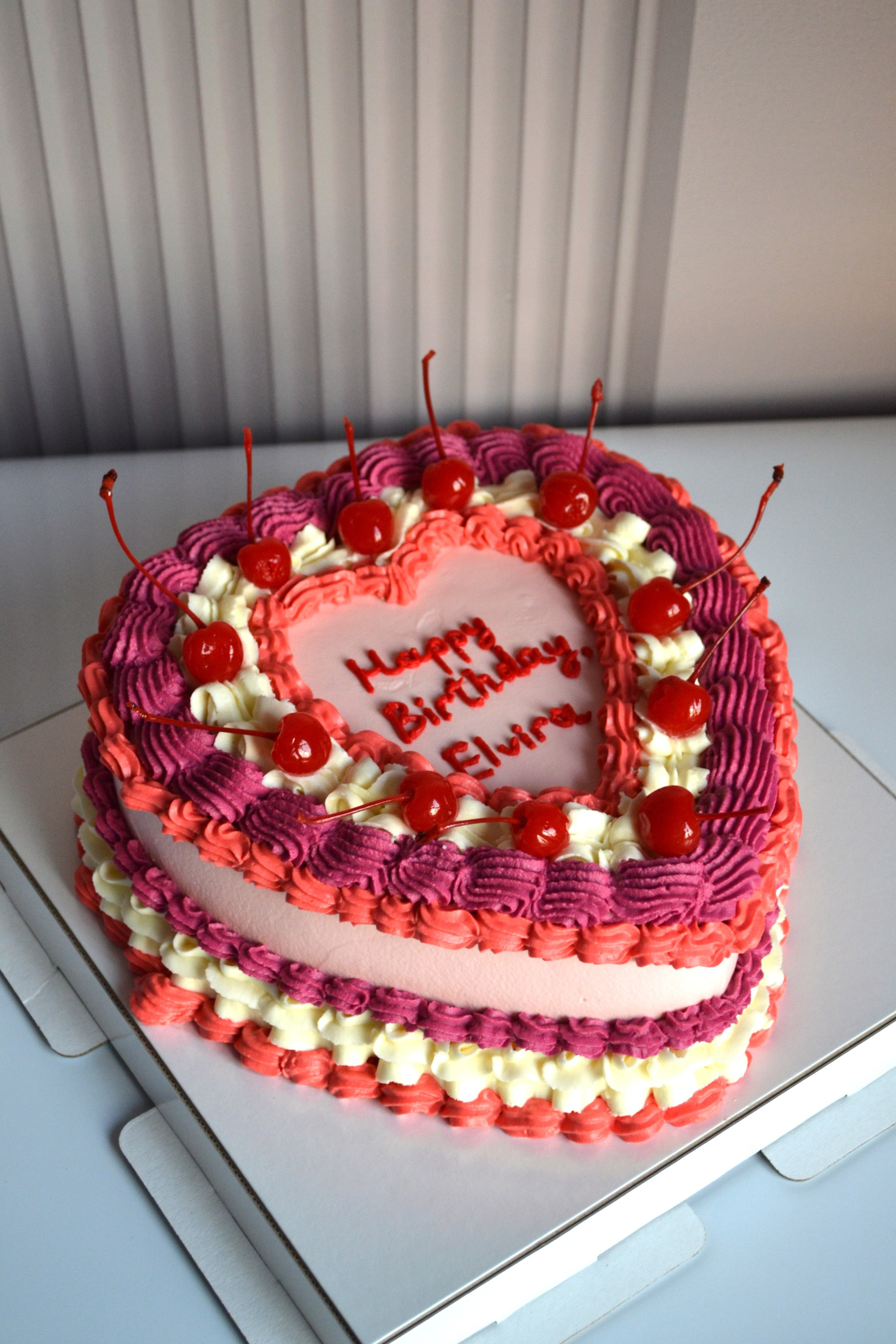 Торты на праздники. Семейная кондитерская. Торты и десерты на заказ в Москве и области