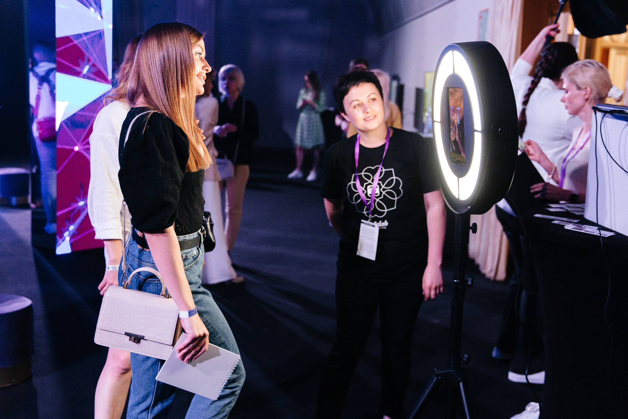 Фото-гиф-стойка BLACK (фотобудка, селфизеркало). Инсталаб Краснодар фото и видео интерактивы на ваше мероприятие