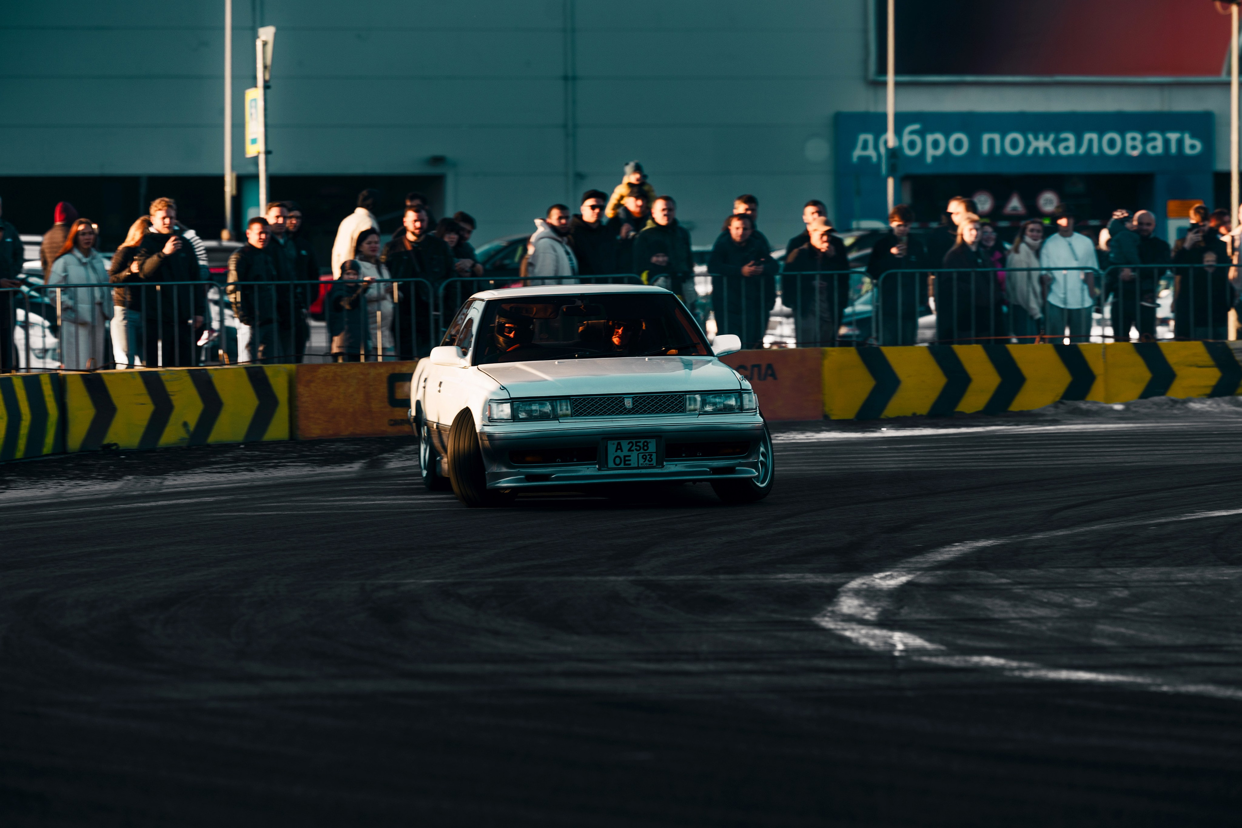 Фотографии закрытия сезона 2025 VibeSide — дрифт и автошоу у МЕГА Дыбенко, Санкт-Петербург