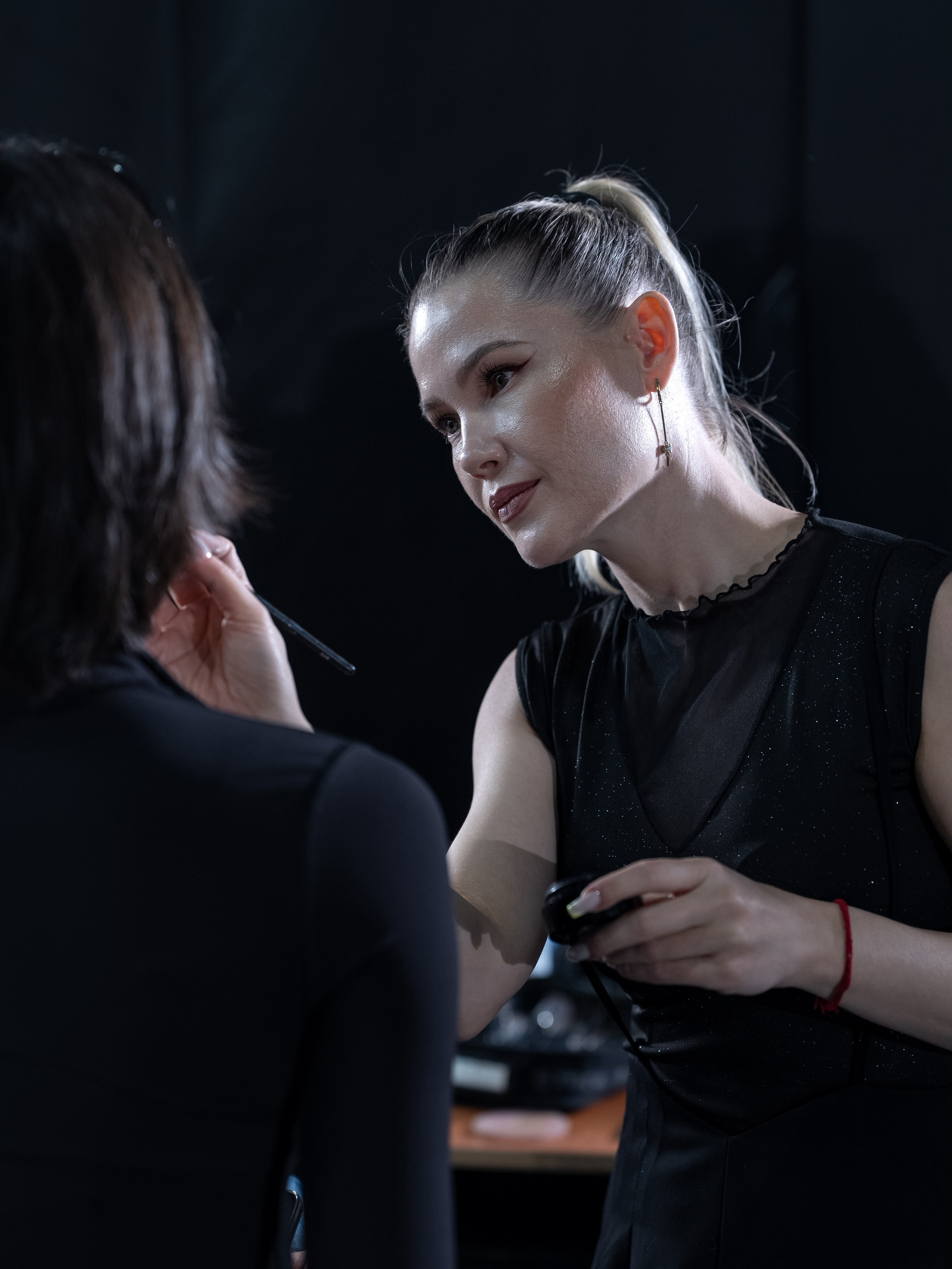Visa Fashion Week Almaty Pre-Fall 2026 April Backstage Day 2. Сайт Алматинского НЮ АРТ, будуар и фэшн фотографа Дениса Карпенко