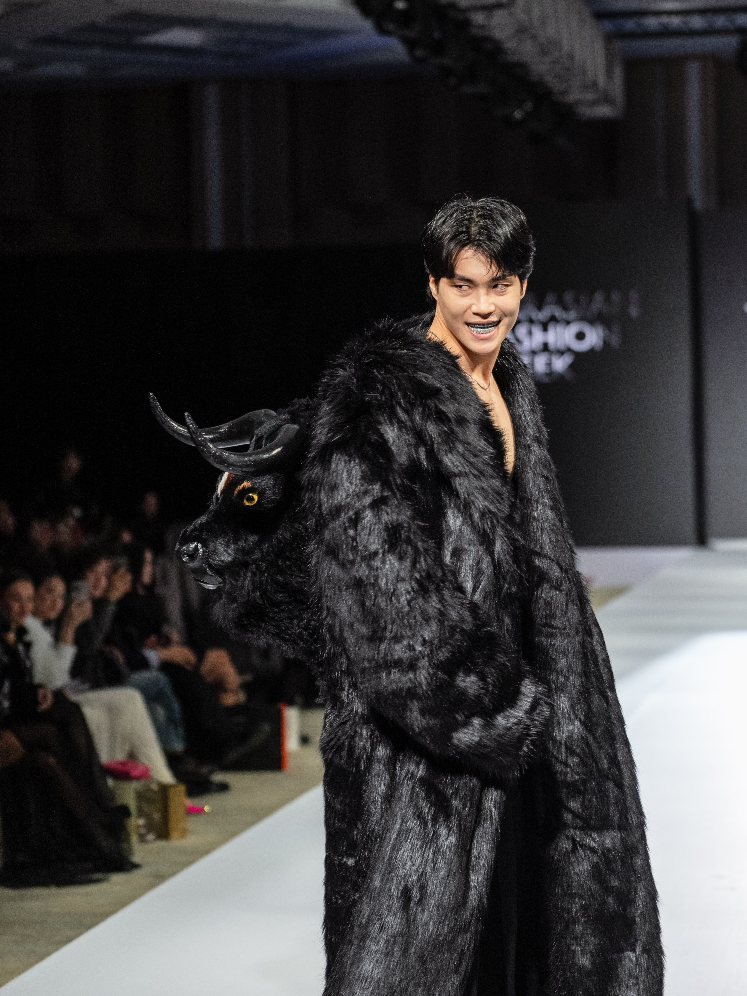 Eurasia Fashion Week Tomoyov. Сайт Алматинского НЮ АРТ, будуар и фэшн фотографа Дениса Карпенко