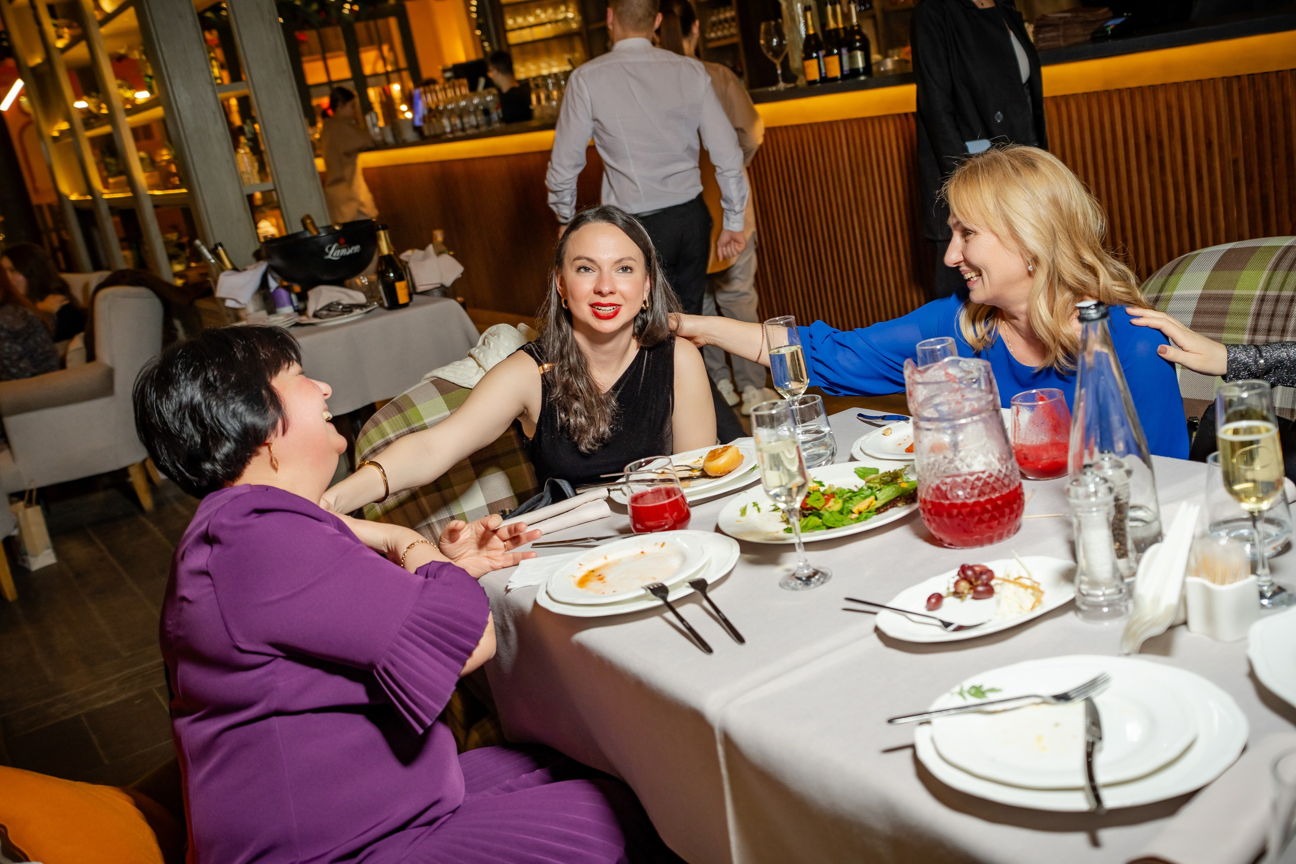 Сборные корпоративы в ресторане «Плюшкин» Декабрь 2025. Фотограф Александр Вишняков